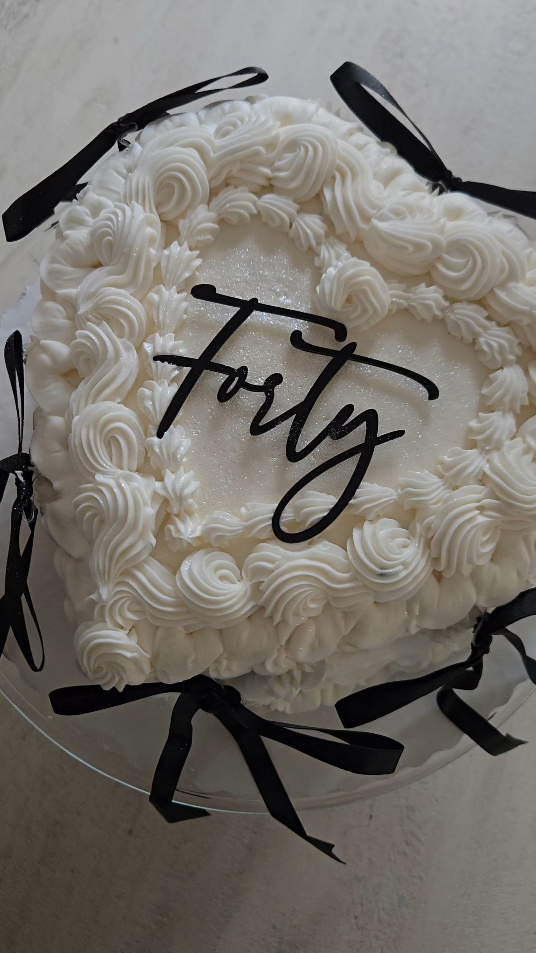 Spray edible glitter for cake, black bows, cake topper, birthday.

#LTKHoliday #LTKSaleAlert #LTKfoodie