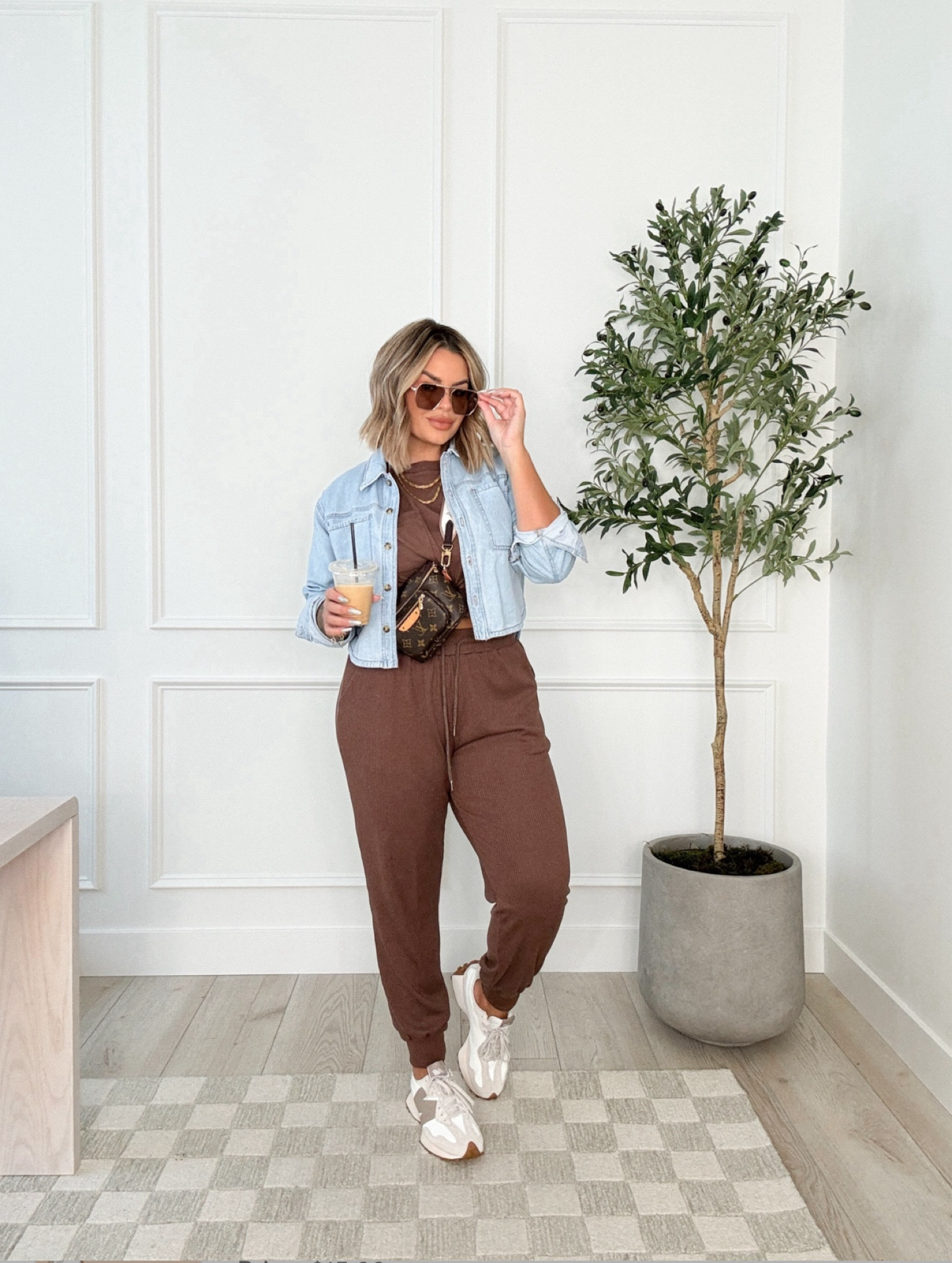 Set  size L ( linked similar denim shirt mine is sold out) 
Linked similar bag & sneakers 
Sports bra xxl size up if you have larger chest or wide Ribcage 
Liner shade natural 
Lipstick Kim KW 
Use code shayna10 on necklace to save $ 
#midsize #amazon 