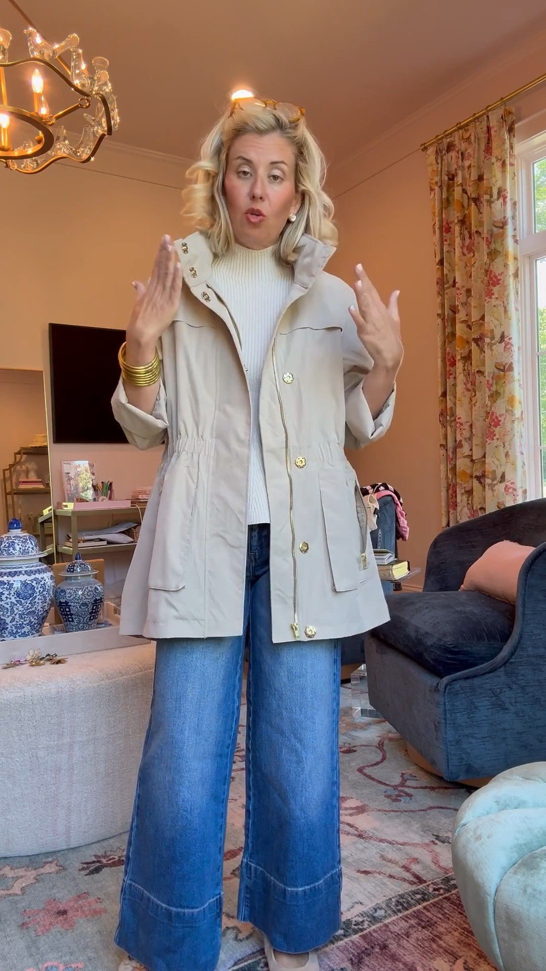 A jacket that you just keep in your car, take with you on trips, wear to sporting events… it’s great =- esp with the hidden zippered hood!

I’m wearing an XS in jacket.

Runs generous!

#LTKdayinmylife #LTKTravel #LTKmomlife