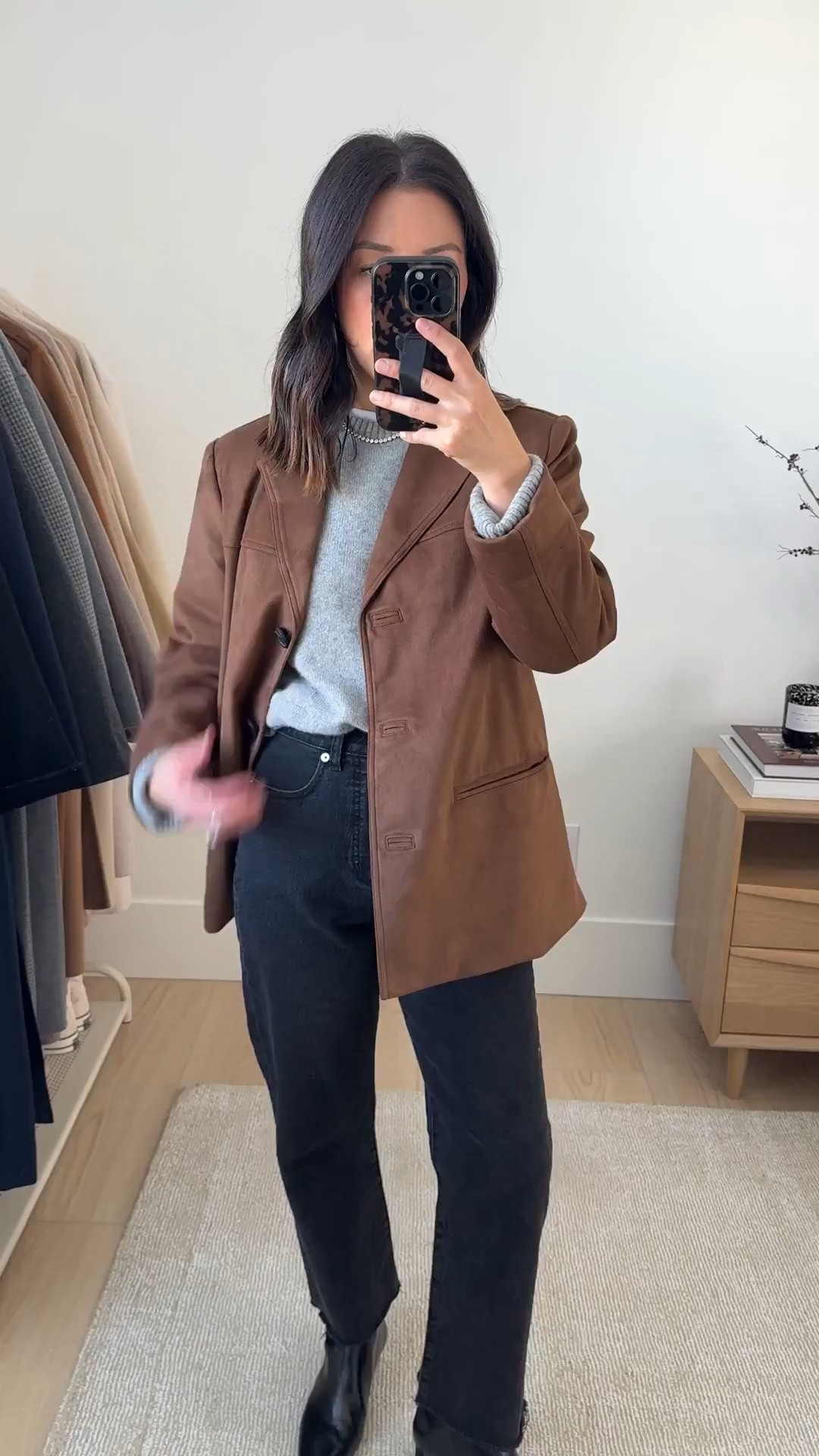 Velvet suede blazer. Great length on petites. Very soft and thin material so comfy to wear, but not structured. On sale! 

Velvet blazer xs
Everlane tee medium
Everlane cashmere sweater xs
Madewell 90's jeans. 25, cut hems
Madewell Dime booties 5.5
Chanel Trendy CC small
YSL sunglasses
Quince earrings

Petite style, blazer 

#LTKPetite #LTKSaleAlert #LTKSeasonal