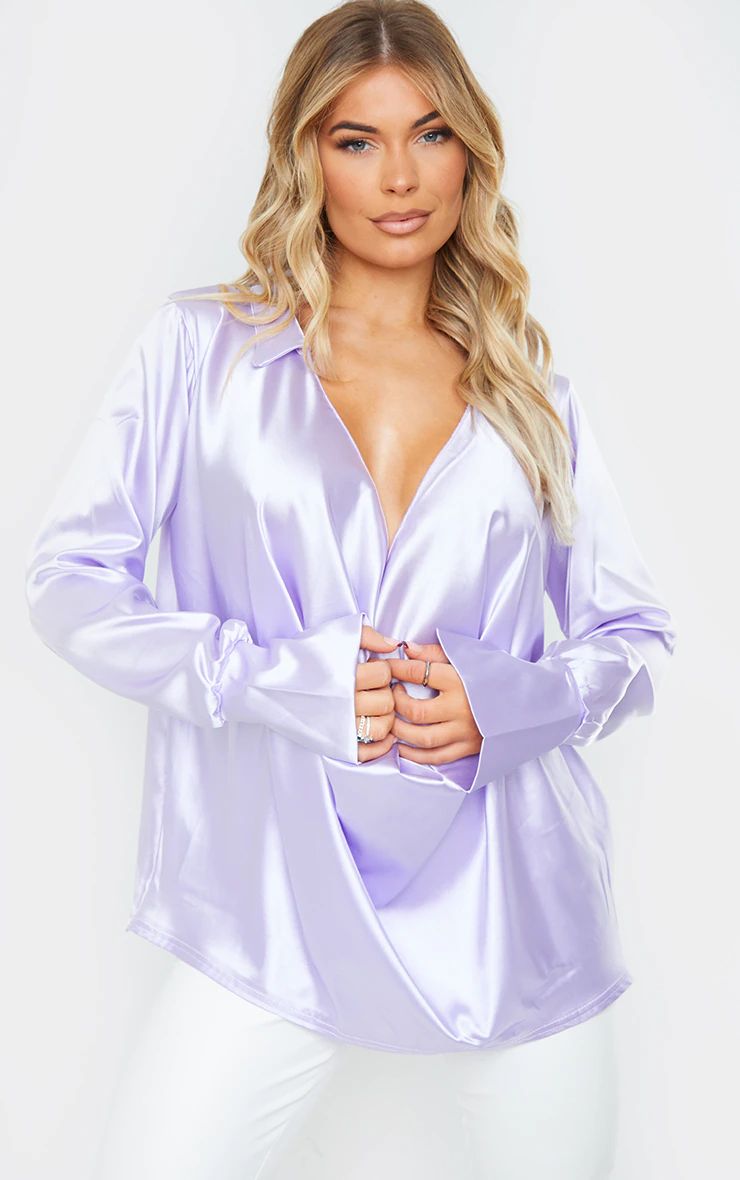 Chemise satinée lavande à col écharpe extrême | PrettyLittleThing (FR)