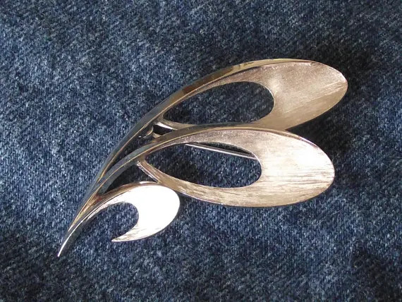 1950's Trifari Silver Tone Brooch Scarf Lapel Pin Retro Steampunk Hipster Hair Jewelry Scarf Accesso | Etsy (US)