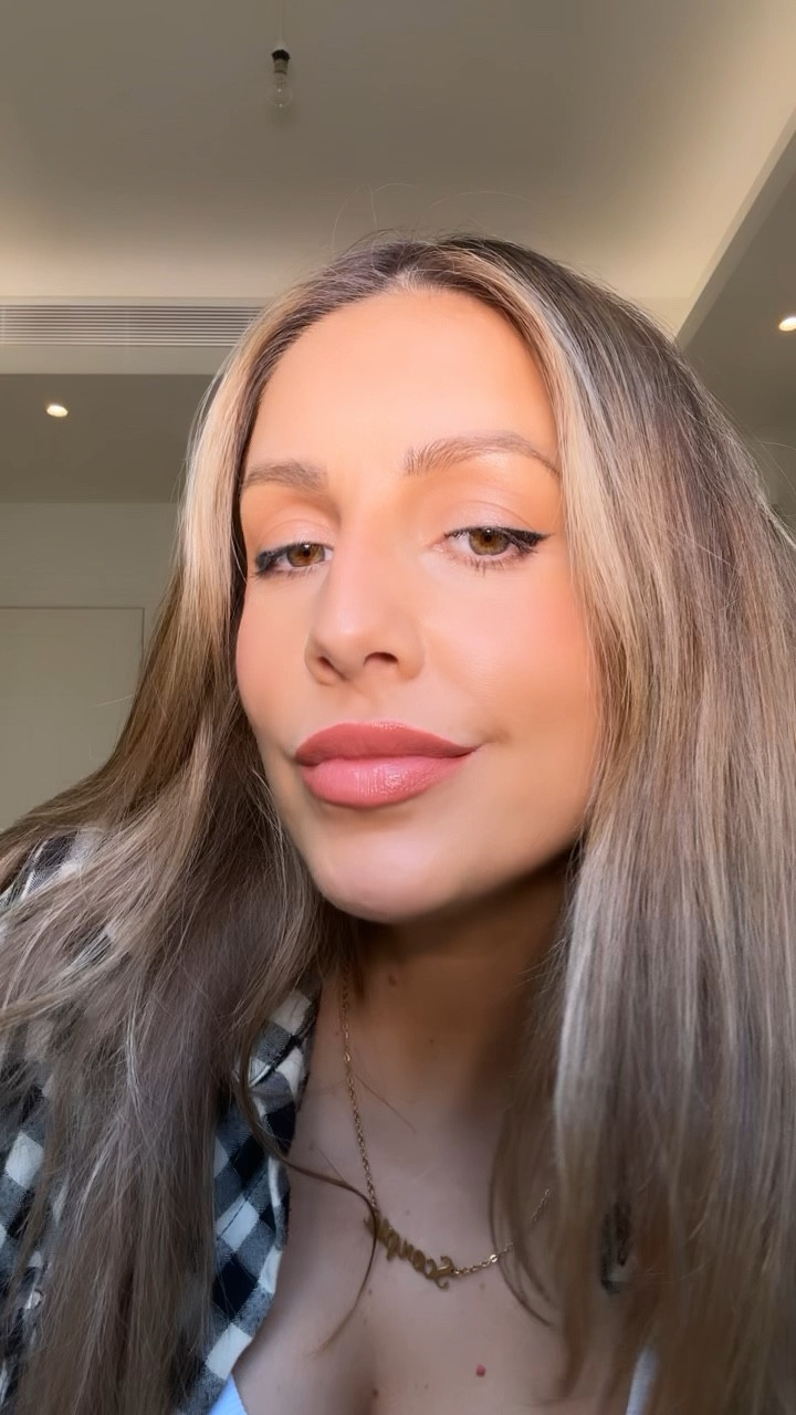 These are a hybrid between a gloss and an oil. Not sticky at all and give a sheer layer of colour whilst hydrating for upto 24 hours. They also make your lips look fuller!

1st shade 01 Clear 
2nd shade 05 Berry Beam
3rd shade Candy Halo

Lip liners; 
1) Morphe Sweet Tea
2) Charlotte Tilbury Iconic Nude
3) MAC Soar

Use the link in my bio to shop 🛍️
 @armanibeauty @lookfantastic #makeup #glasslips

#LTKbeauty