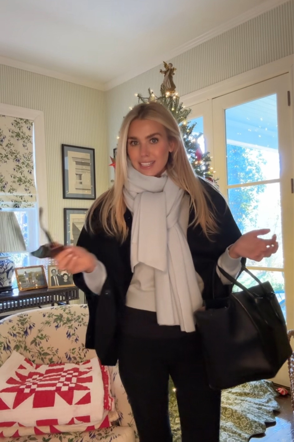 Heading into the city 🖤 

#LTKSeasonal #LTKHoliday #LTKGiftGuide