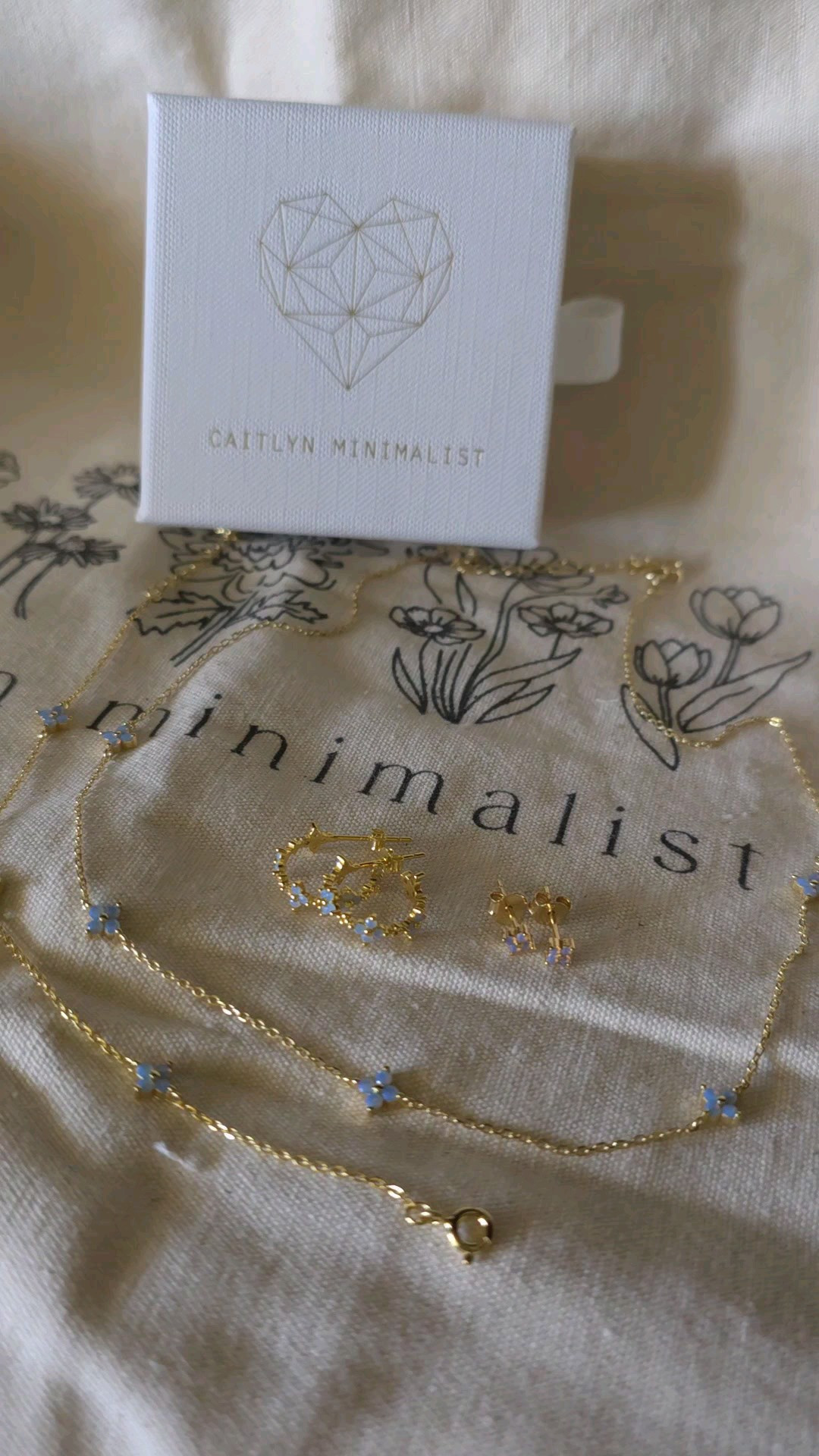 caitlyn minimalist ivy jewelry set! i love the color, it matches so many things. the little flowers are so cute ✨

#LTKVideo #LTKStyleTip #LTKHoliday
