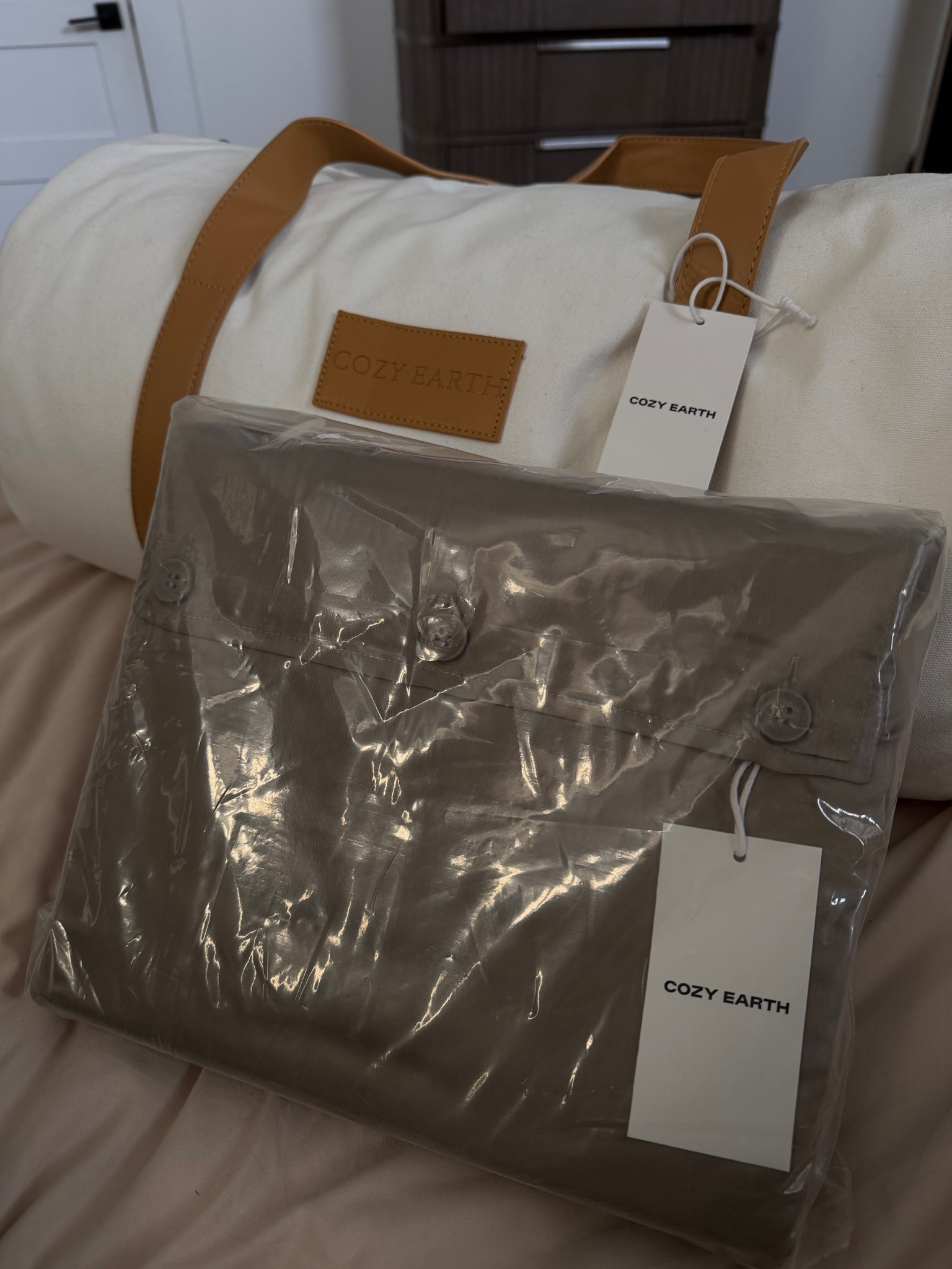 comforter & duvet cover for our new bed came in for the new house!!!! literally feels like a cloud

#LTKdayinmylife #LTKHome #LTKSeasonal