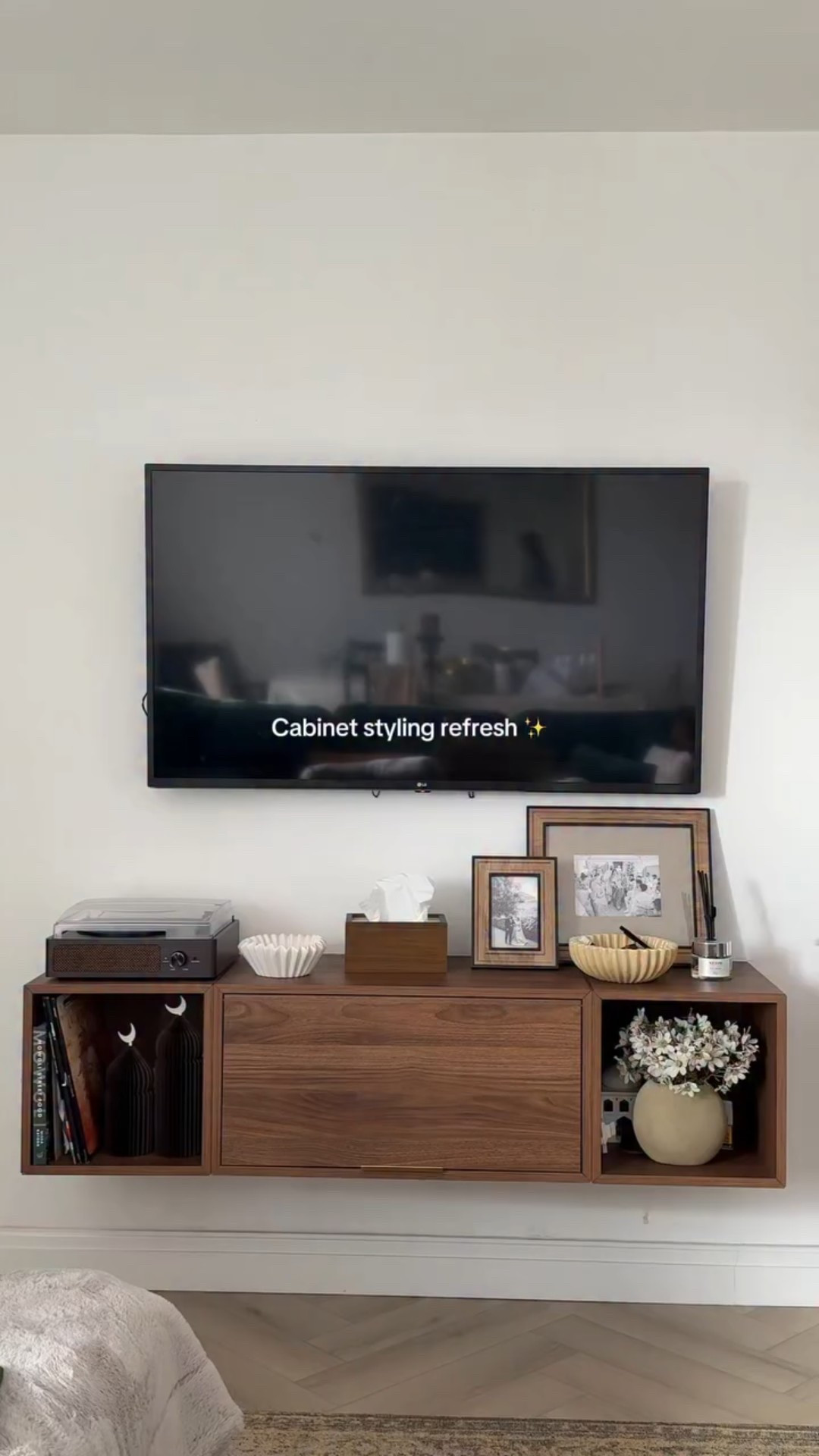 Seasonal cabinet restyling 🍂✨ Switched things up on my @ikea Eket cabinets with a mix of old favourites and a few new bits for autumn.

✔️ Added a gold mushroom lamp from @hm for warmth
✔️ A vase from @hmhome that (luckily) fit perfectly in the cube
✔️ Books that double as decor & everyday use — The Home Barista (for my husband’s coffee obsession ☕) stacked on my @mowglistreetfood recipe book (our go-to restaurant 💛).

Kept my frames from @dunelmuk for that personal touch (the space felt empty without them) and of course the record player - my go-to for Nusrat Fateh Ali Khan, while my husband always puts Lauryn Hill on it 🎶 also I’m still in love with my ruffle bowl from @the_little_shop_of_interiors 🤎

Loving how the space keeps evolving that’s the fun of small-space interiors and curating a home that feels personal 🤍