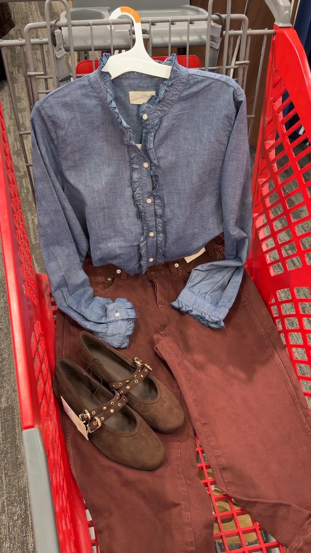 Target fall outfit idea with this chambray shirt and straight leg jeans in this pretty rust brown color. #targetstyle