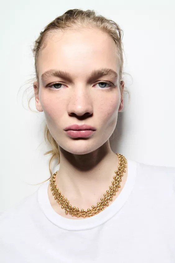 Collana a catena con anelli e sfere metalliche. Chiusura con moschettone. | Zara IT