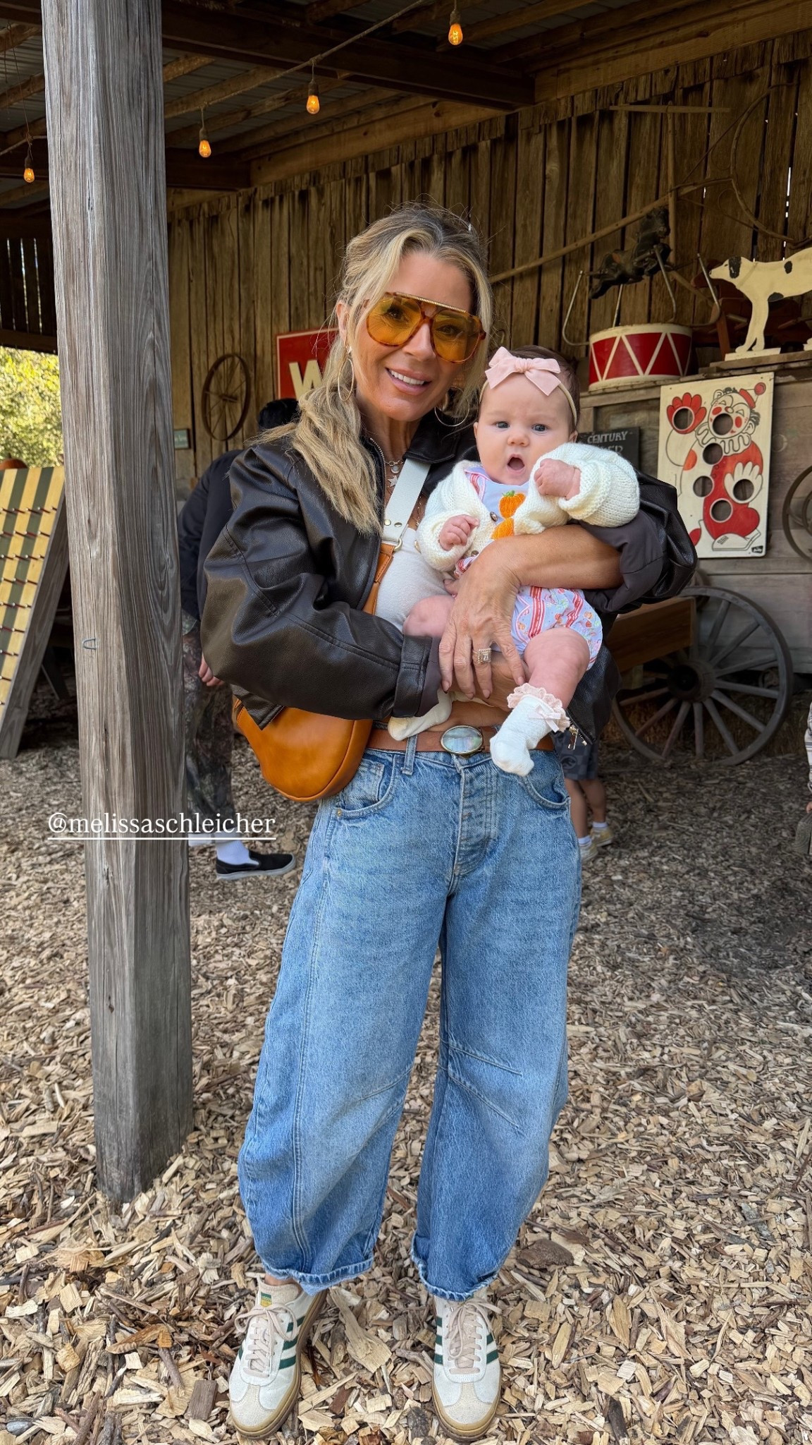 Outfit ideas for fall activities to the pumpkin patch, barrel jeans, bomber jacket 




#LTKSeasonal #LTKStyleTip