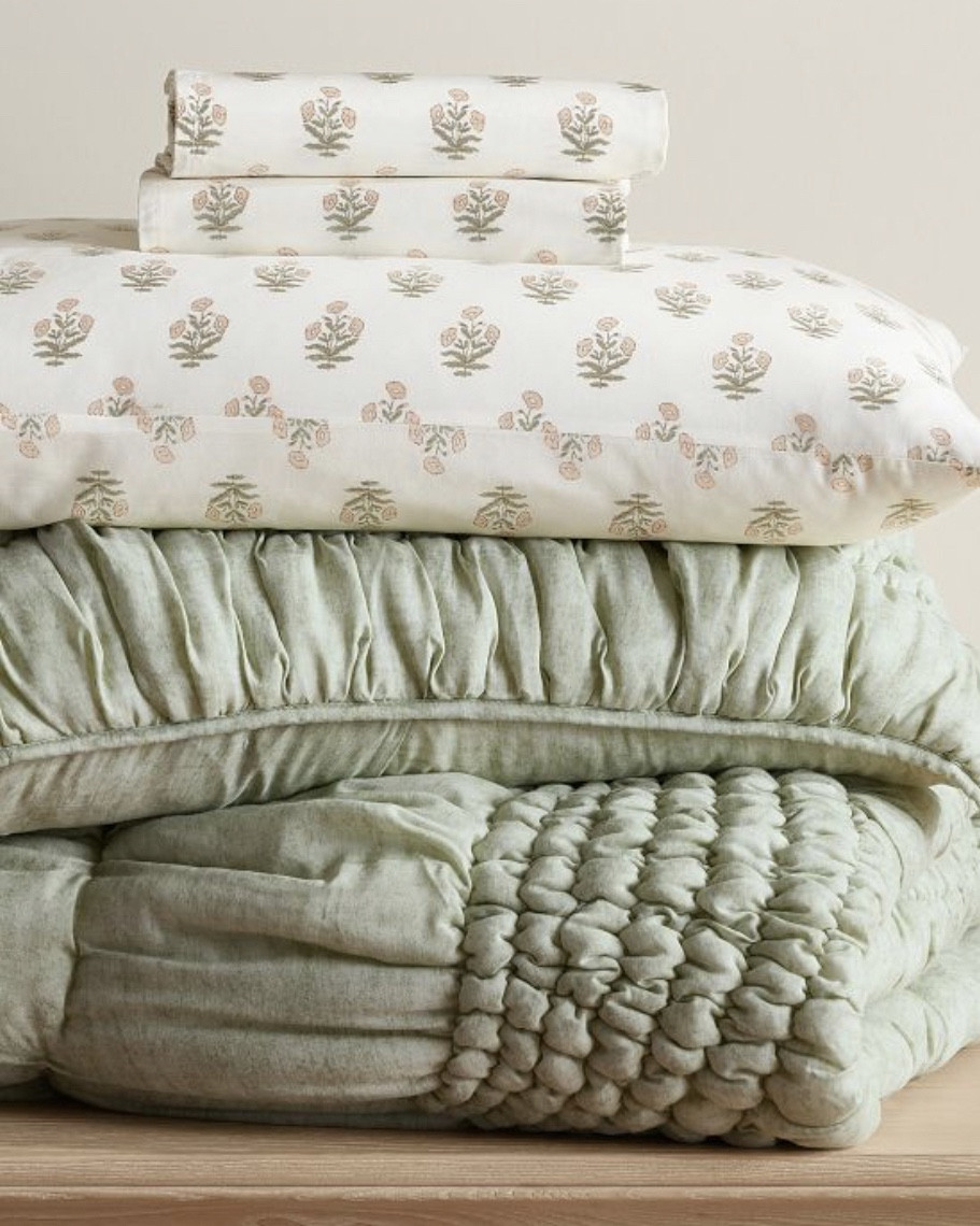 What a great deal with this bundle buy! 🙌🏻 
Pair it with flower accent pillows ( in my shop) and your daughter will love her new bedding! 

#LTKhome #LTKkids #LTKstyletip