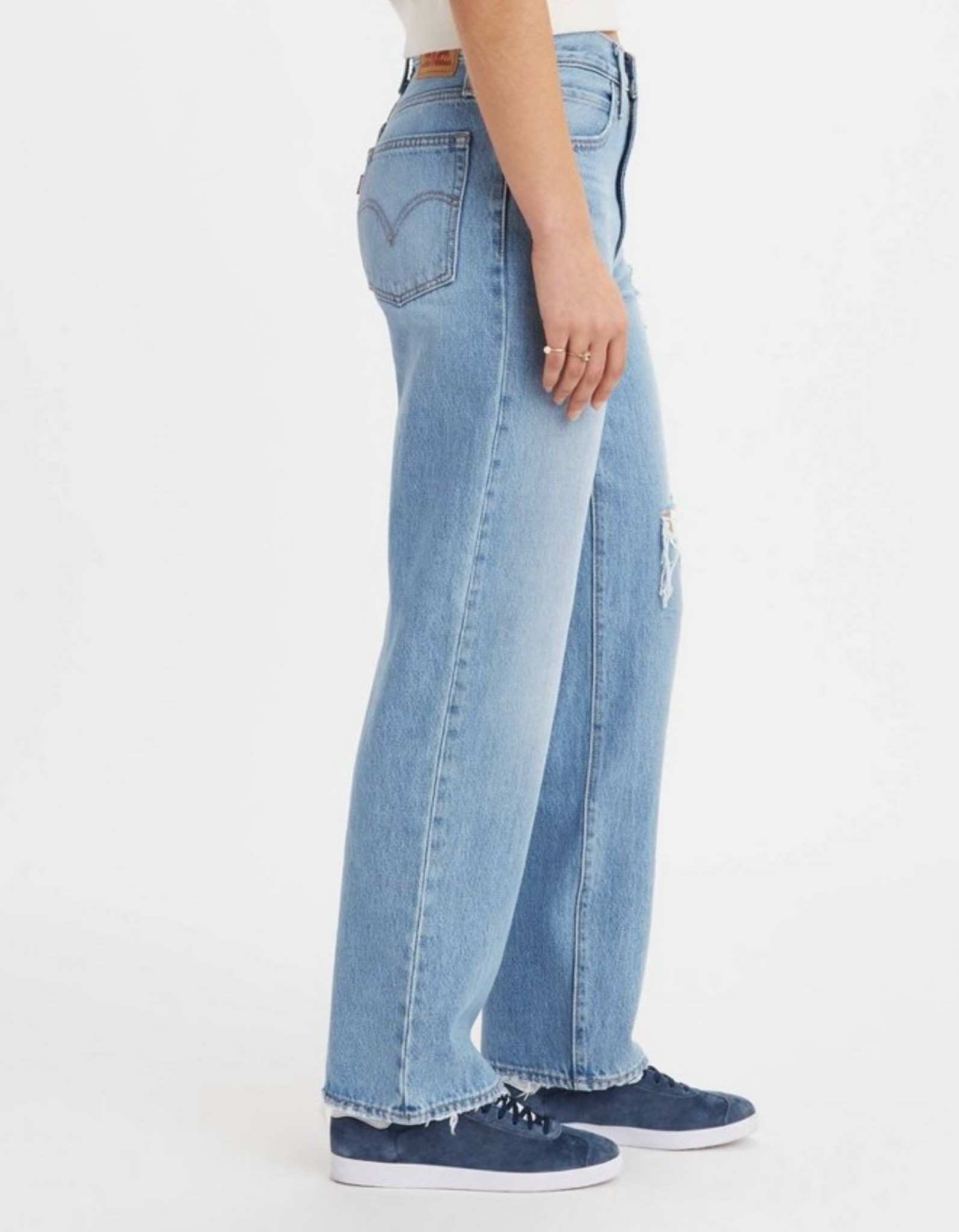 94 BAGGY WOMEN'S JEANS BY LEVI 
On SALE on Target  

Slouchy fit jeans that bring you back to the nineties. This retro pair has a mid rise and straight leg. Part of our Silvertab™ collection, known to be the unofficial uniform for ’90s counterculture.

A vintage-inspired fit updated with a mid rise and finishrd with a straight leg

#LTKHoliday #LTKsalealert #LTKfindsunder50