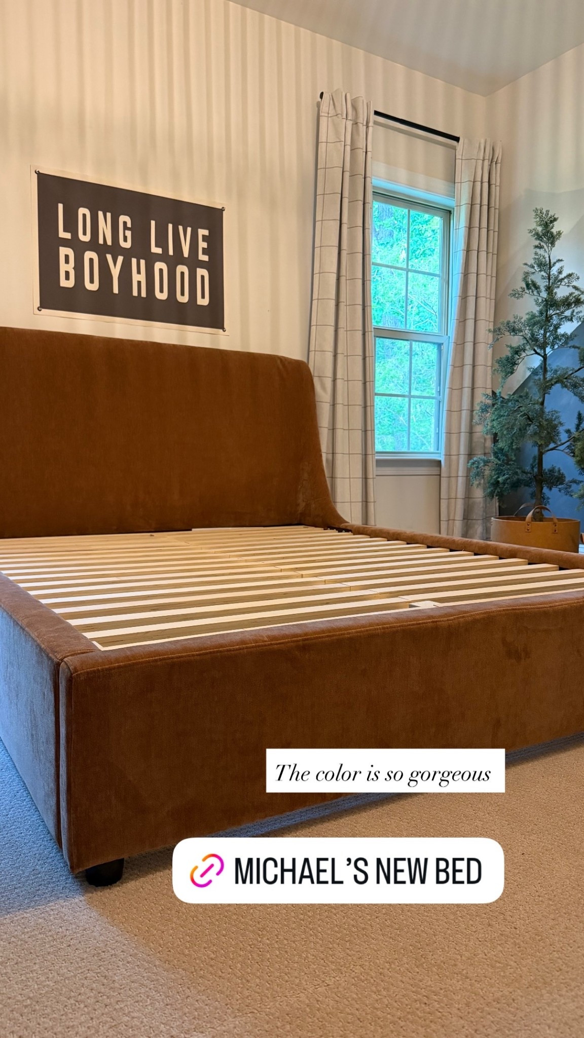 This bed is such  a good quality The color is so gorgeous