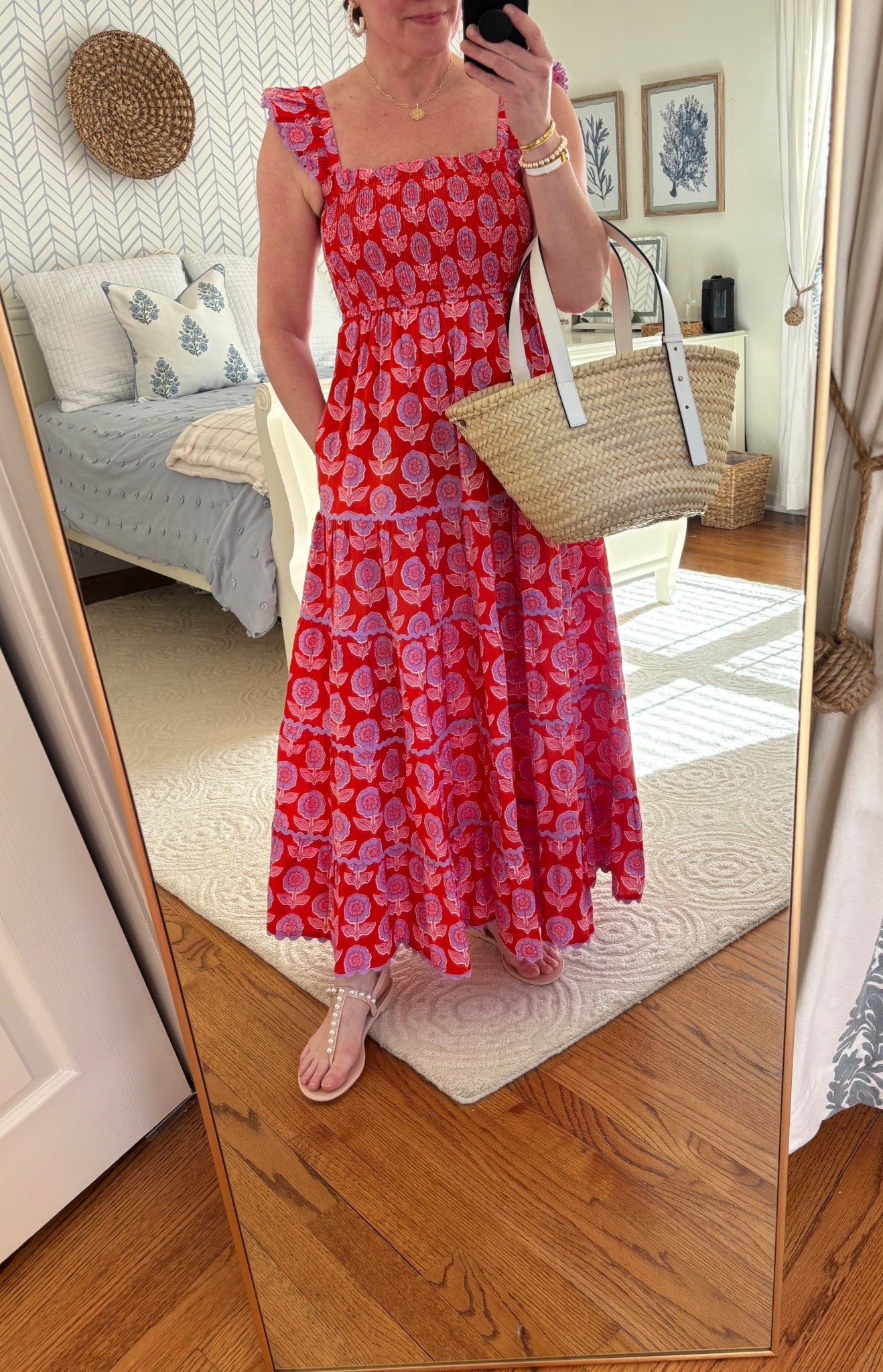 This pretty patterned dress is a great option for upcoming warm weather trips!! Very flattering, comfortable and fun! ☀️☀️