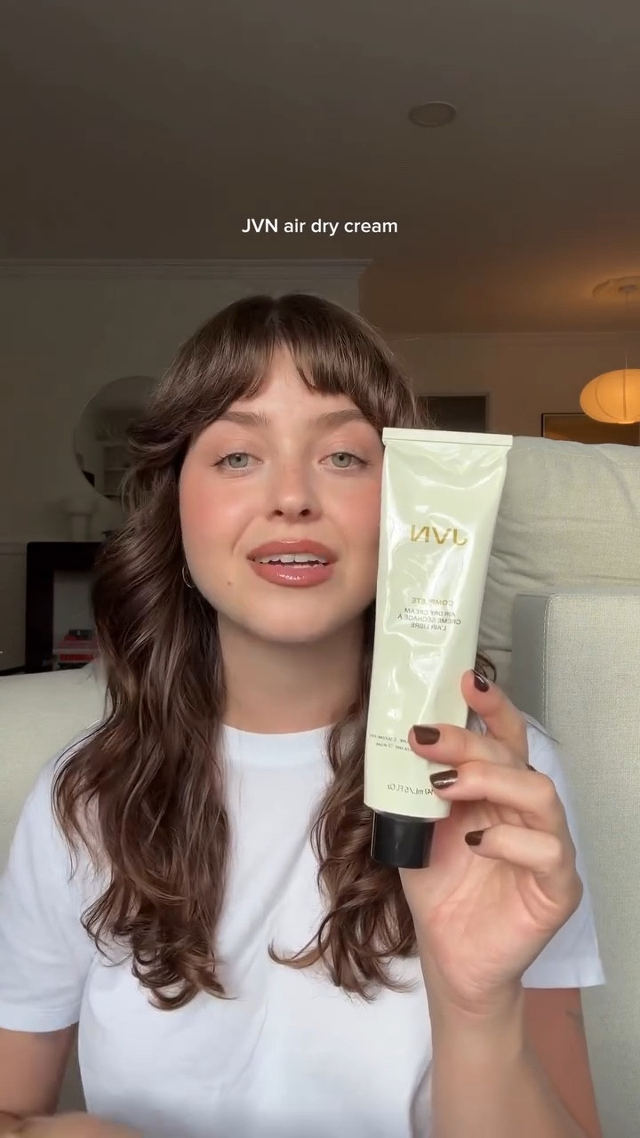 My top 5 wavy hair product recommendations!

JVN complete air dry cream 
OUAI detox shampoo and super dry shampoo
Crown Affair The towel 
Roz St. Lucia hair oil

#wavyhair #wavyhairroutine #curlyhair #sephorasale #sephorasale2025