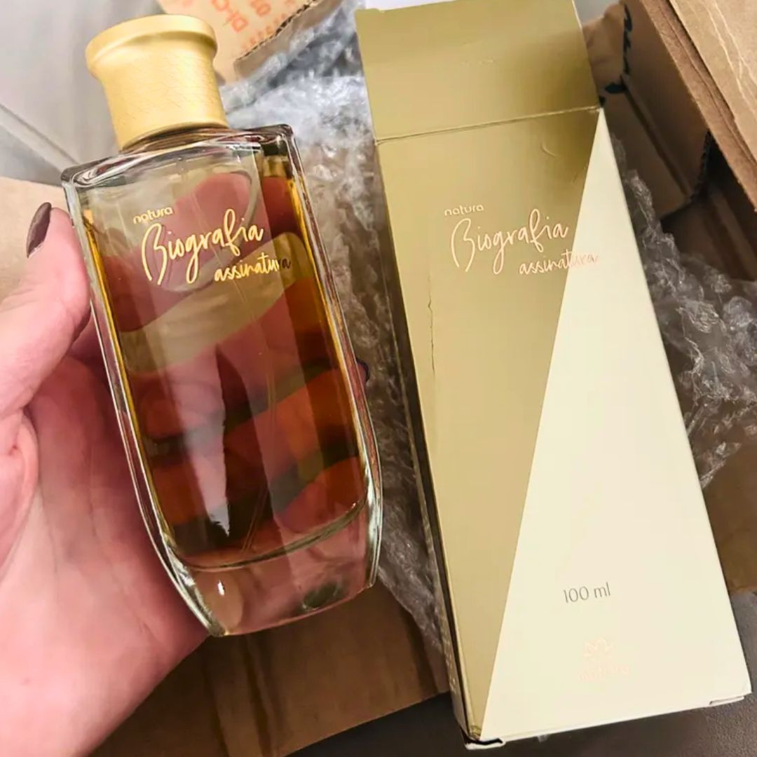 Biografia Assinatura Feminino nasceu para celebrar a história mais importante que existe: a sua. uma história que contém mil histórias, que combina passado, presente e futuro. são fragrâncias atemporais, marcantes na medida certa e versáteis, que se adequam a qualquer ocasião, o que as tornam perfeitas para presentear o outro e a si mesma, porque toda biografia é fascinante.
Consulte por CONSULTORIANOEMIA no site ou App e garanta benefícios em suas compras 

 #LTKbeleza #LTKpromo