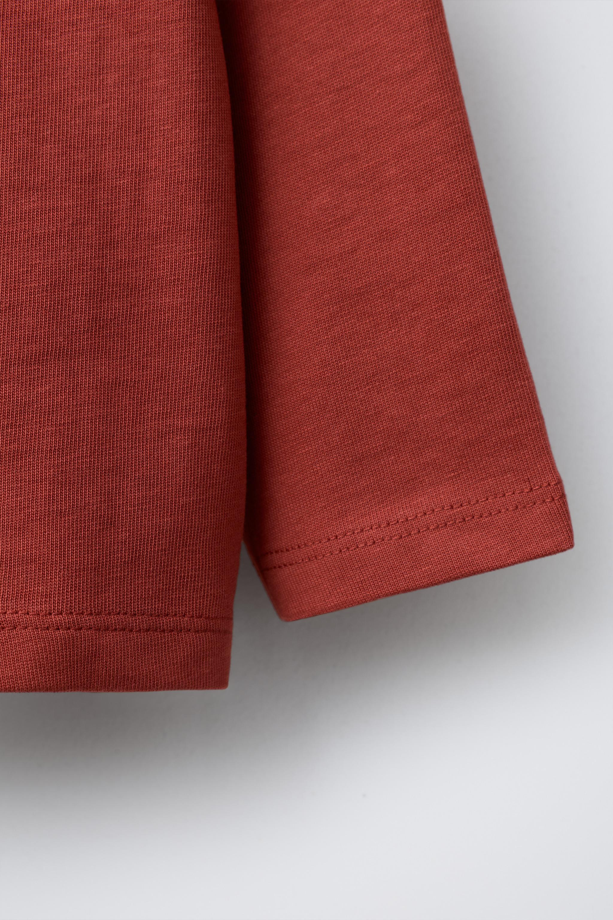 T-SHIRT MIT FARBLICH ABGESETZTEM TEXT | Zara DE