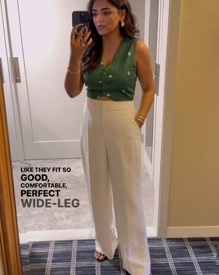 You know I’ve been loving the wide leg jeans but these wide leg white pants have been SO good for a more elevated look. They flow nicely, so you’re comfortable and still look chic !! 
.
.
.
.
.
.
#whitepants #daytonight #widelegpants

#LTKStyleTip #LTKWorkwear #LTKVideo