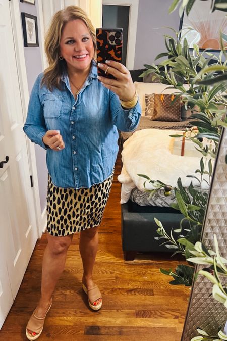 Leopard print is my favorite neutral, always will be. It’s season less, literally looks as in place in the summer as it does in the winter.
Work outfits, animal print, skirt, skort, denim, skirt outfit, sandals, wedge sandals, slides , affordable outfits 

#LTKSeasonal #LTKfindsunder50 #LTKworkwear