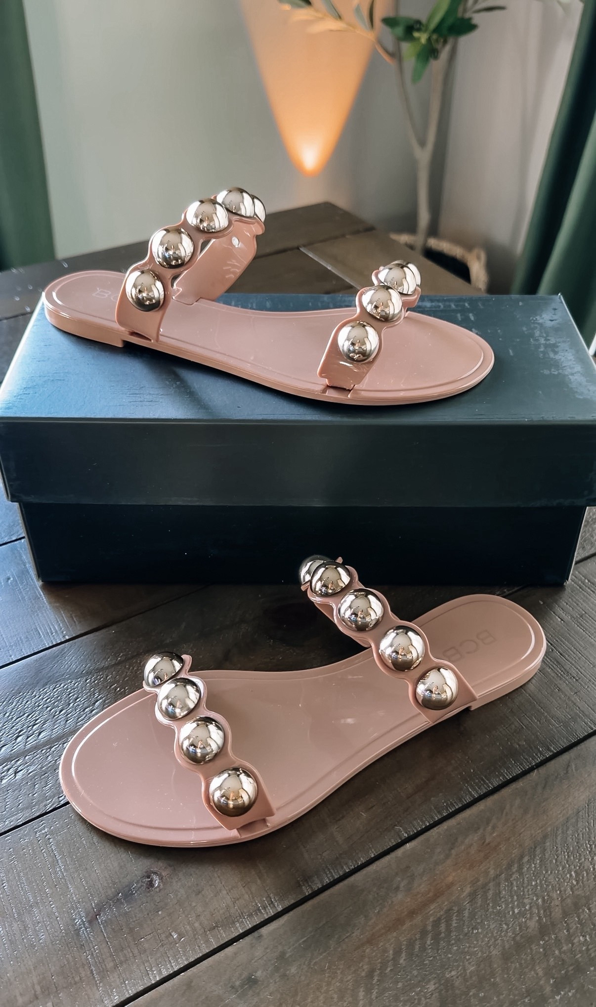 Currently under $35🤯
The sandals you didn’t know you NEEDED🤩 They will go with everything 👏🏼

#LTKootd #LTKWorkwear #LTKSwim