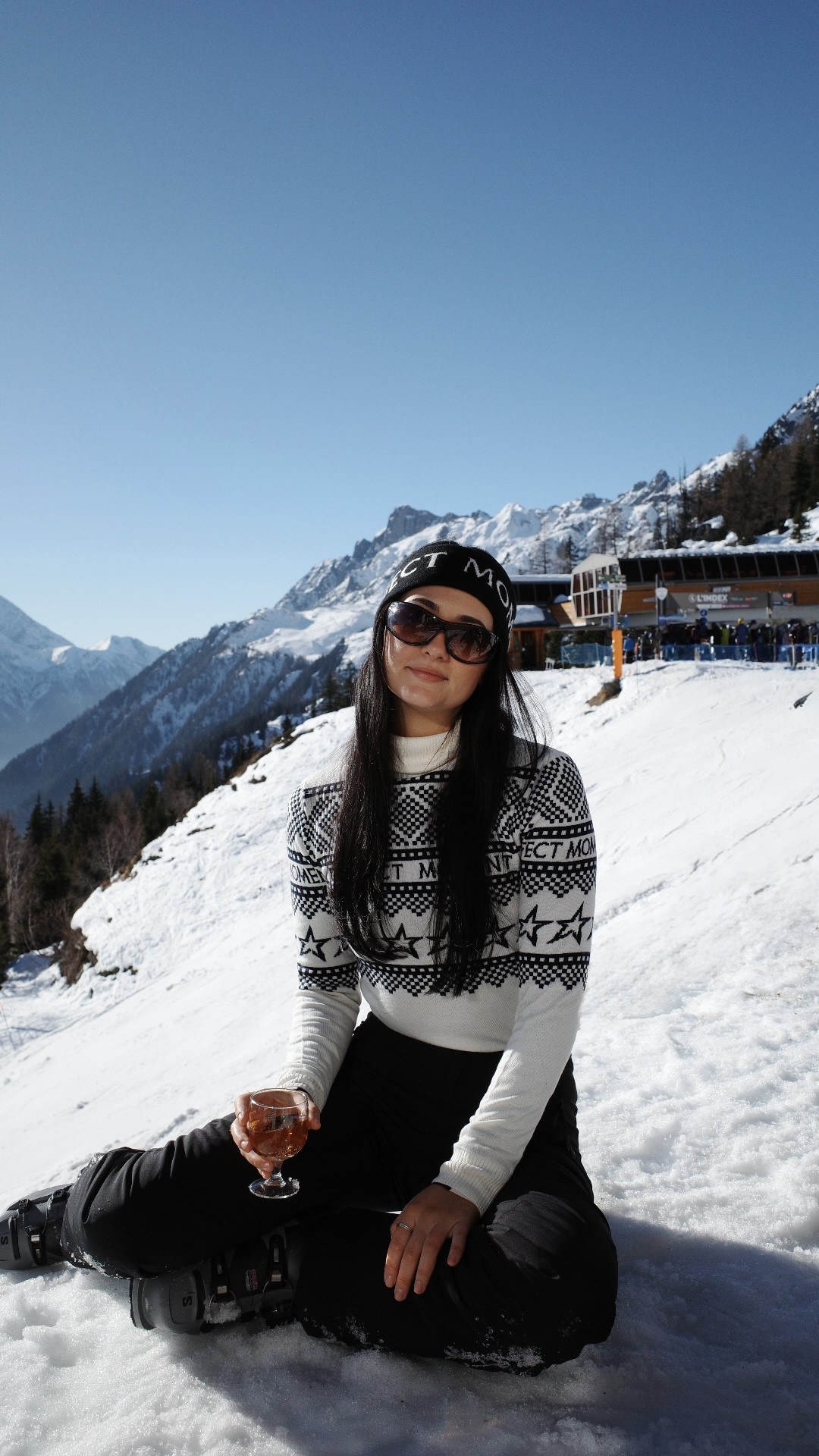 when I decided to learn to ski a few years ago (really strong words, I can barely make it down a green) I got a black halfdays set & a white/cream set! They're holding up great so now I treat myself to a cute base/mid layer each year if I want to spruce up my "looks" 

 