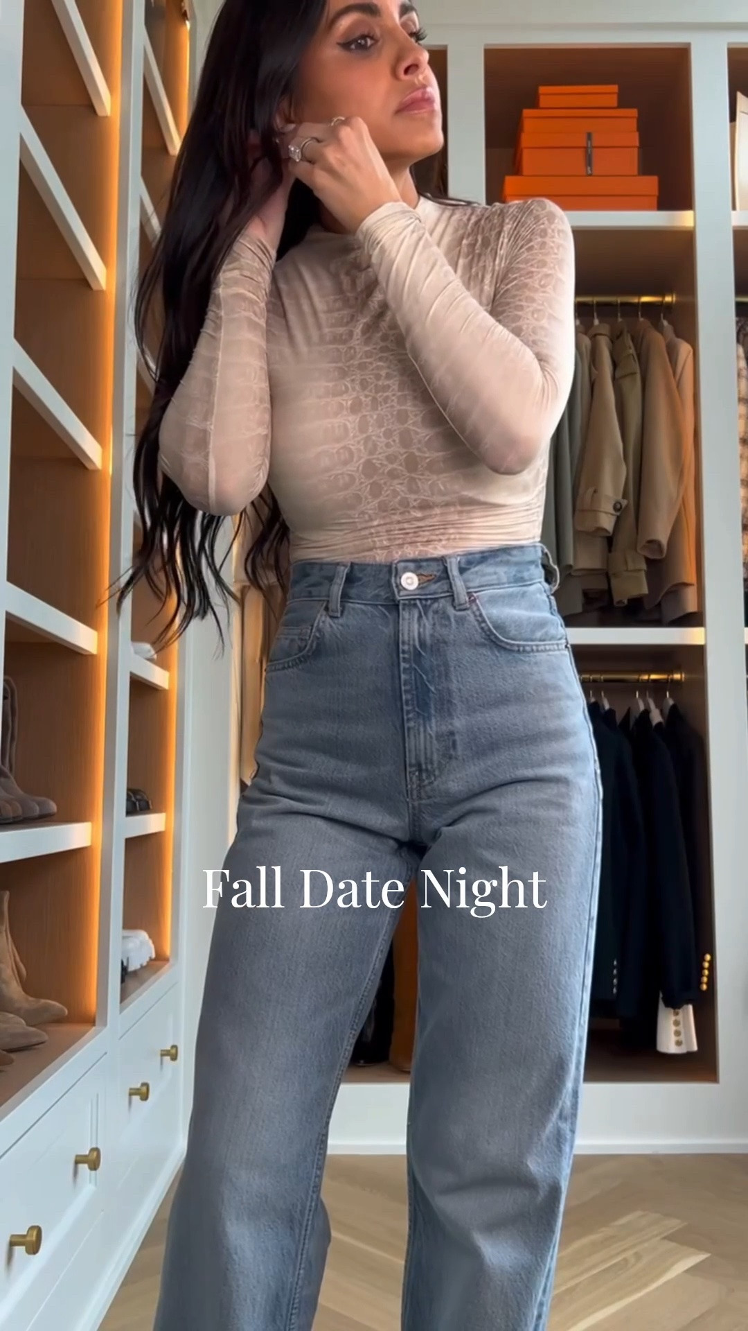 Fall date night outfits for women in their 40s
Snake print top from Nordstrom
Zara wide leg jeans
Similar oversized blazer