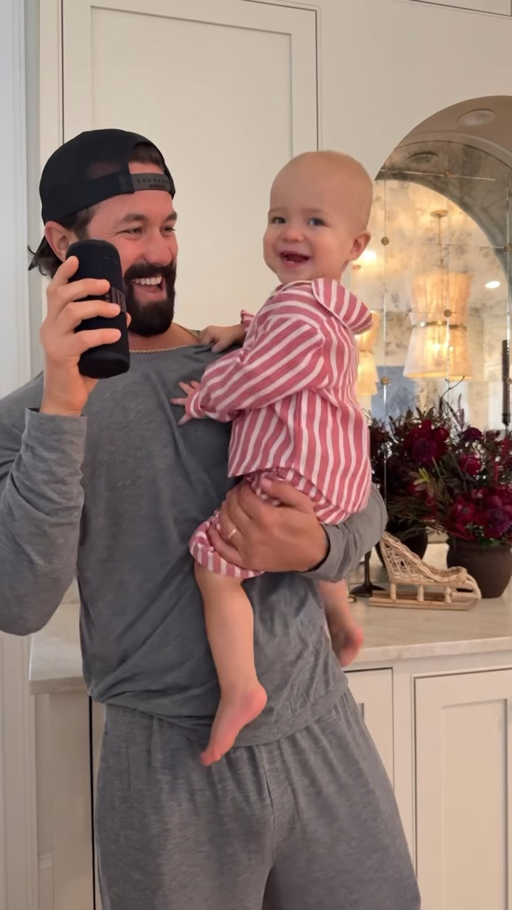 #ad decorating a tree with a toddler who likes to chuck things = a vibe, especially when we have the holiday jams pumping though our @jblaudio speaker we got @target!! We have 4 of these speakers - they’d make an incredible gift for anyone including your own home! I’ve linked on my @shop.ltk page 🎁

@Target #TargetPartner #Target #liketkit 