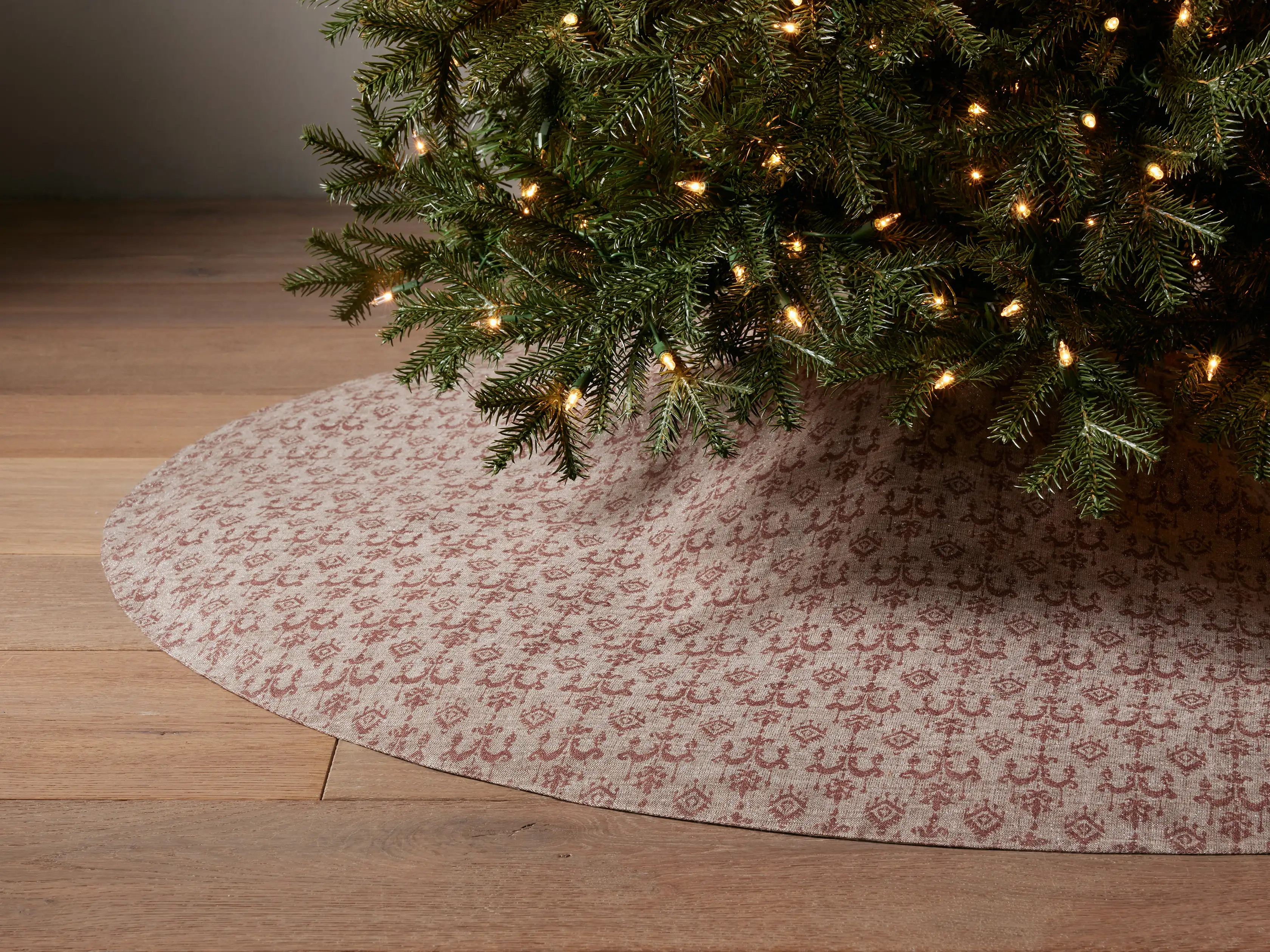 Capra Tree Skirt | Arhaus