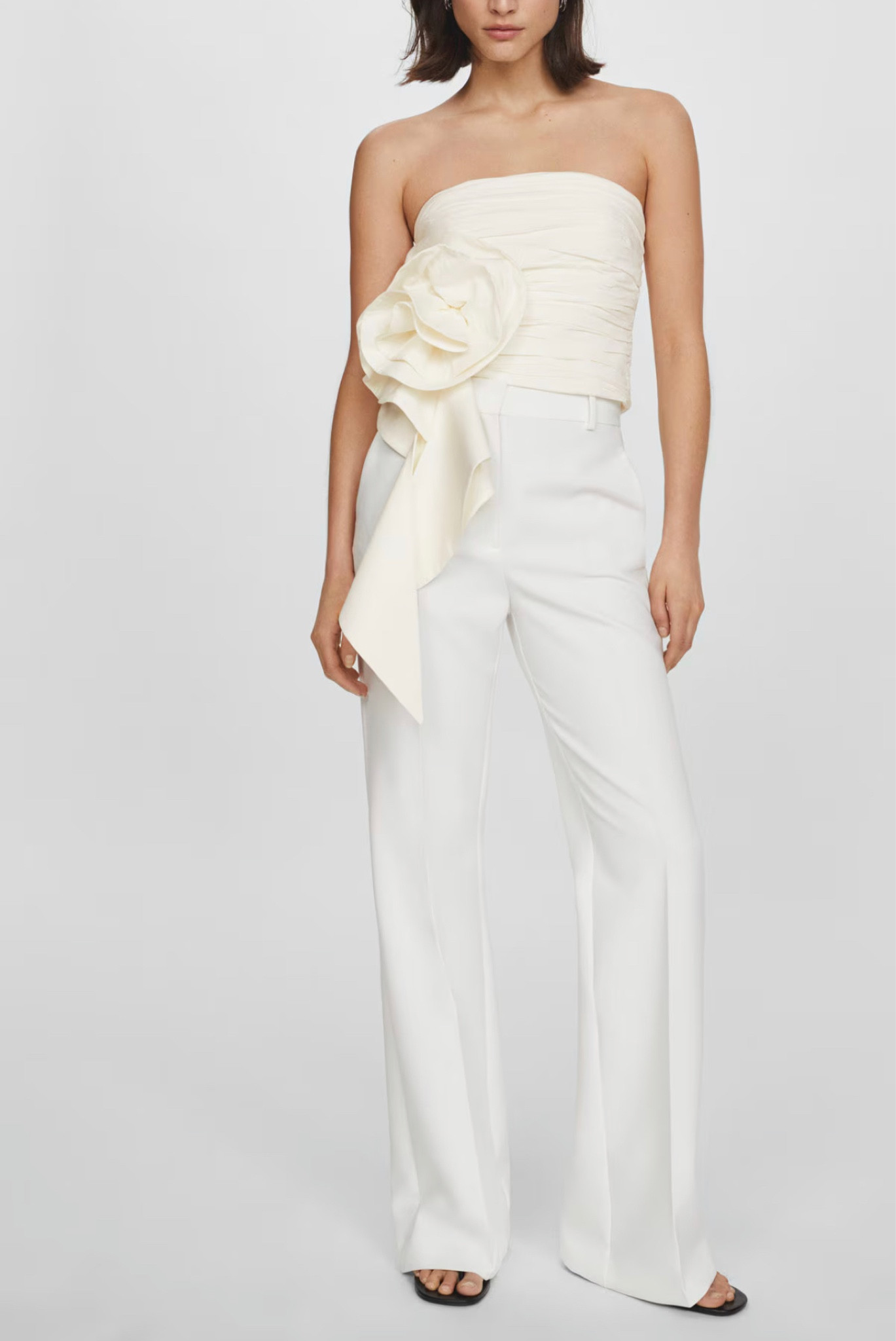 Mango is having an amazing sale! Use code EXTRA30 for 30% off (almost everything) when you spend $220! 🙌🏻 you can get this gorgeous top for 30% off 😍



Bridal outfit
White outfit 
Spring tops
Spring outfit ideas
Sale finds 
Family photos 

#LTKwedding #LTKfindsunder100 #LTKsalealert