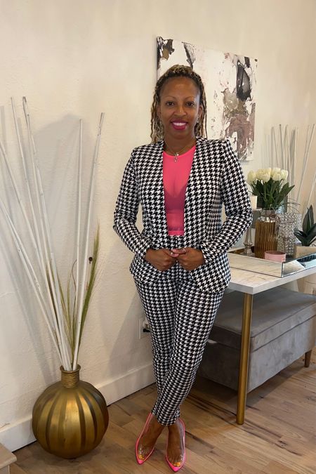 Houndstooth separates that can be paired as a set


#LTKstyletip #LTKworkwear