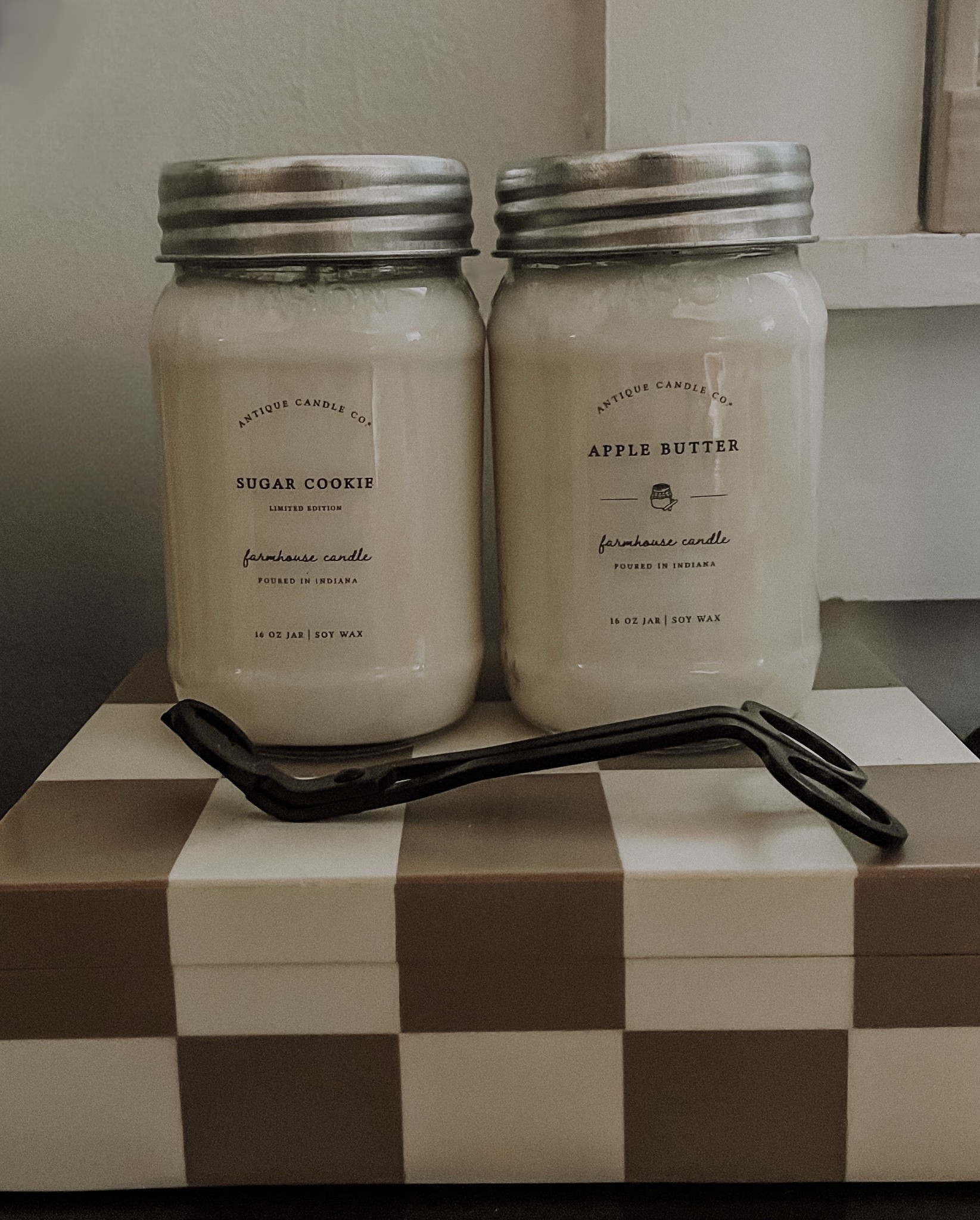 These candles are such good quality! I love so many of their scents! These two scents are so so soooo good! They make such great gifts too🎁🕯️

Sugar cookie is out of stock right but there are so many other amazing scents still available that I linked! @antiquecandleco