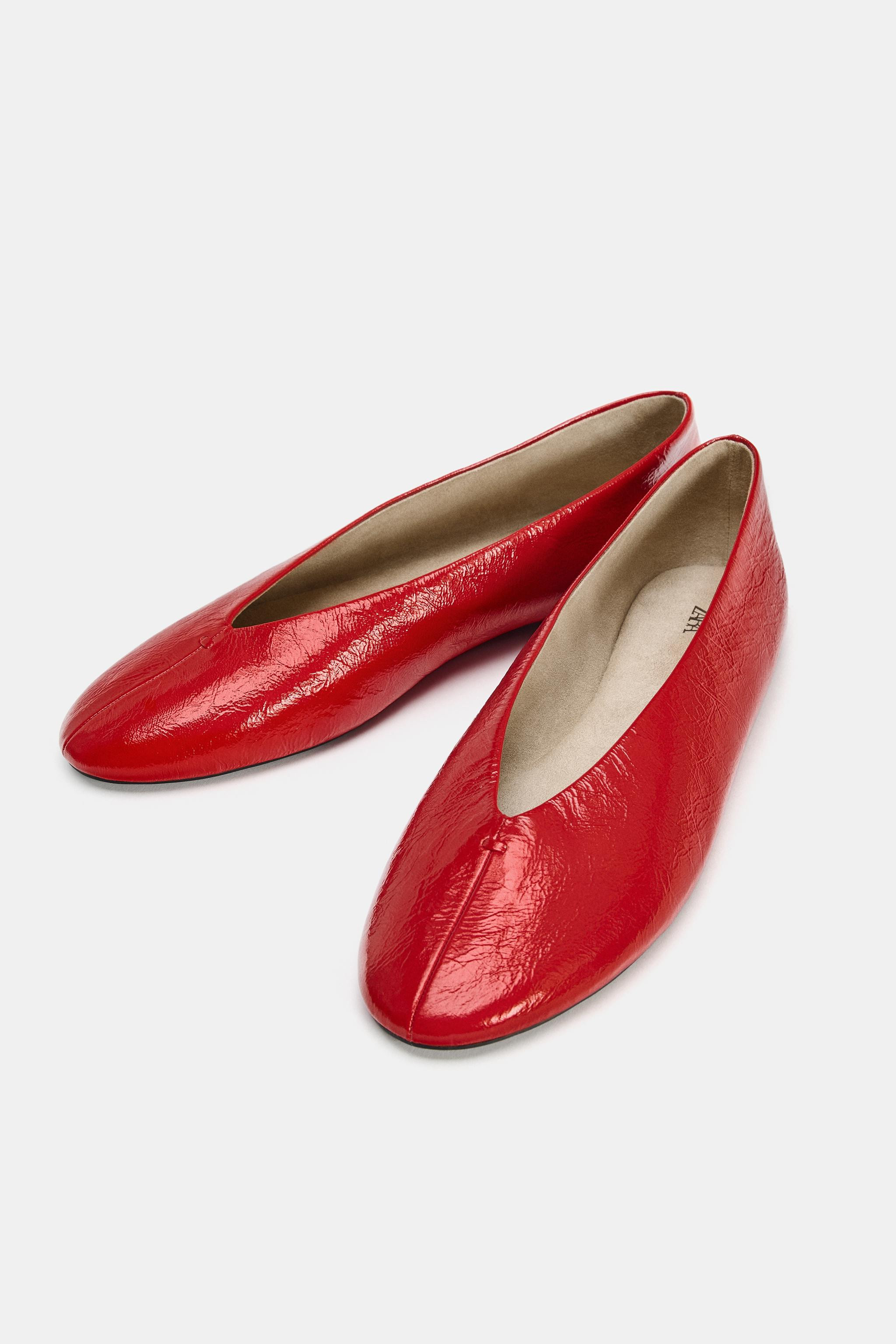 Leather ballet flats. V-cut vamp detail. Round toe. Sole height: 0.5 cm | Zara IT