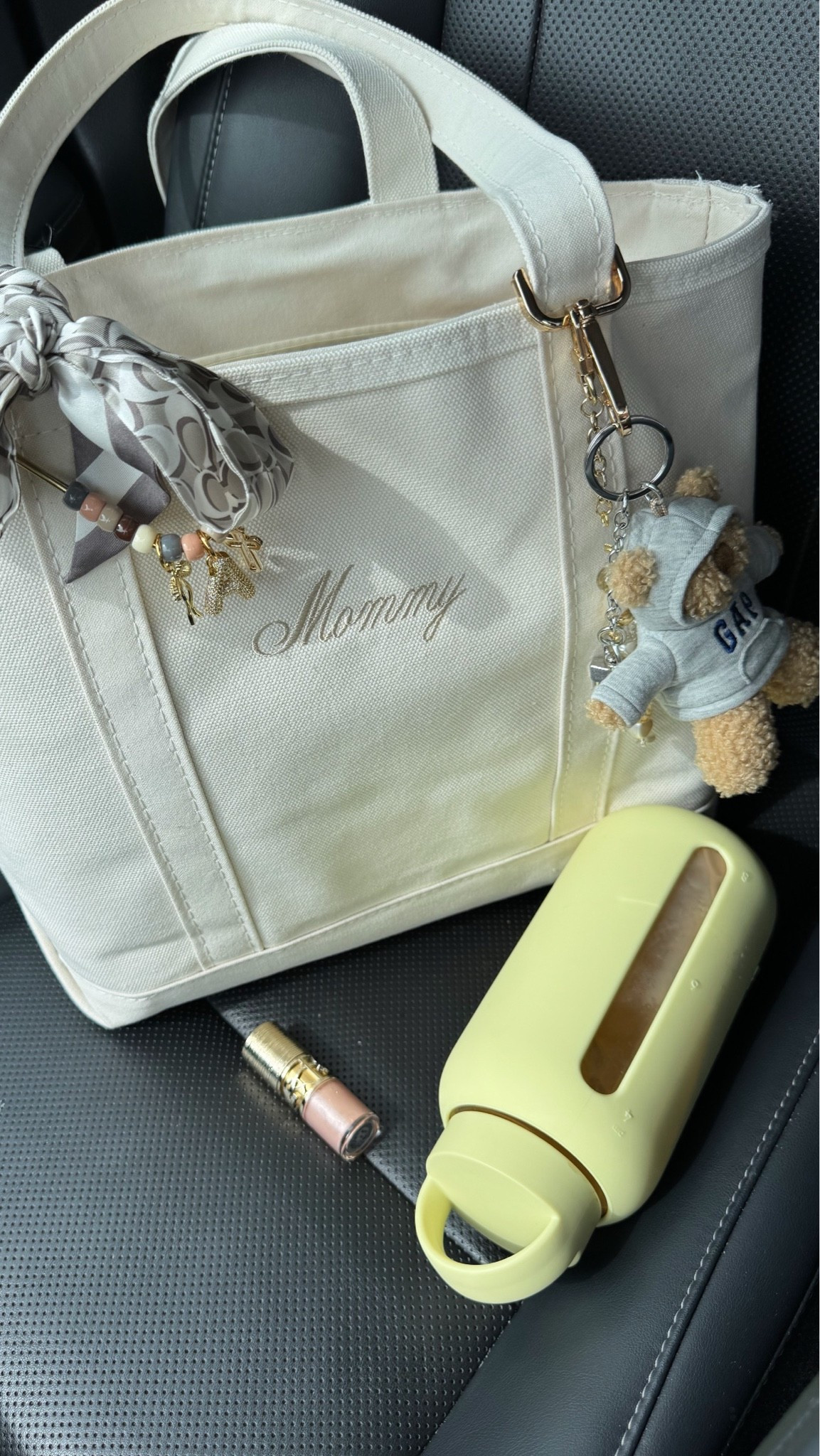 Mom essentials

LL bean boat & tote medium, with long straps.

#LTKMothersDay