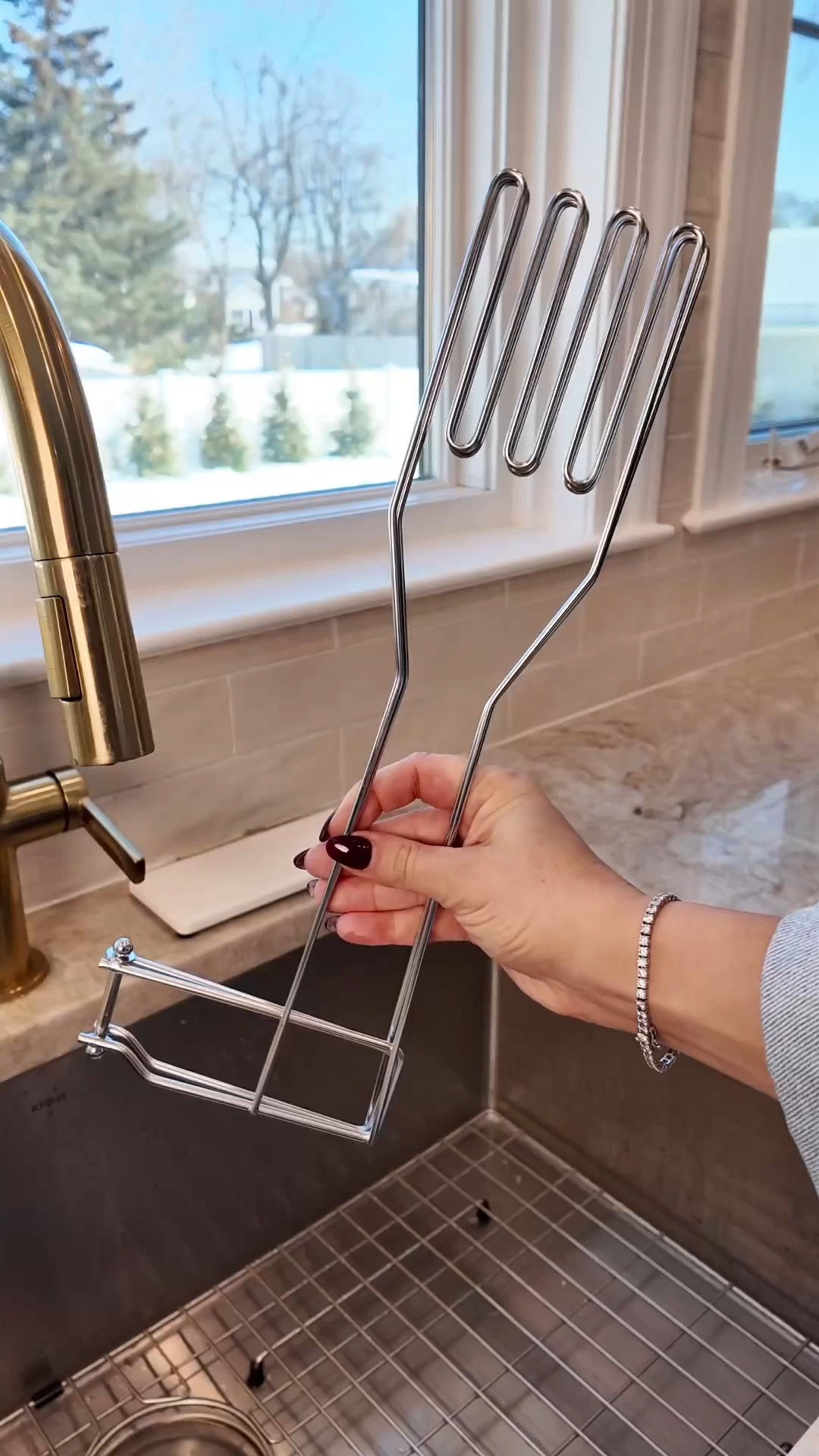 Where I keep my dish washing gloves 🧤 why is it that they used to always end up inside my sink😂
 

 #LTKHome