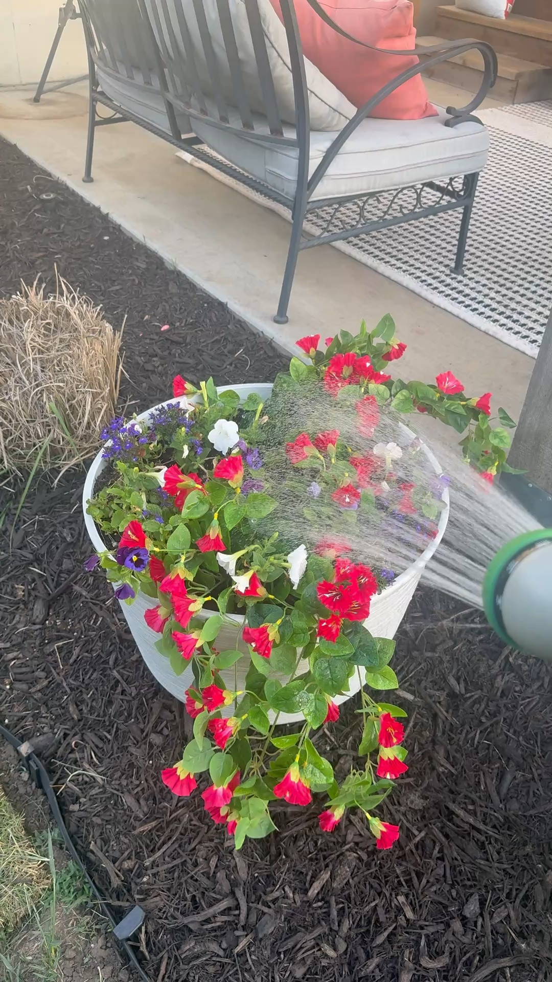 Fake flowers / flower pots / garden