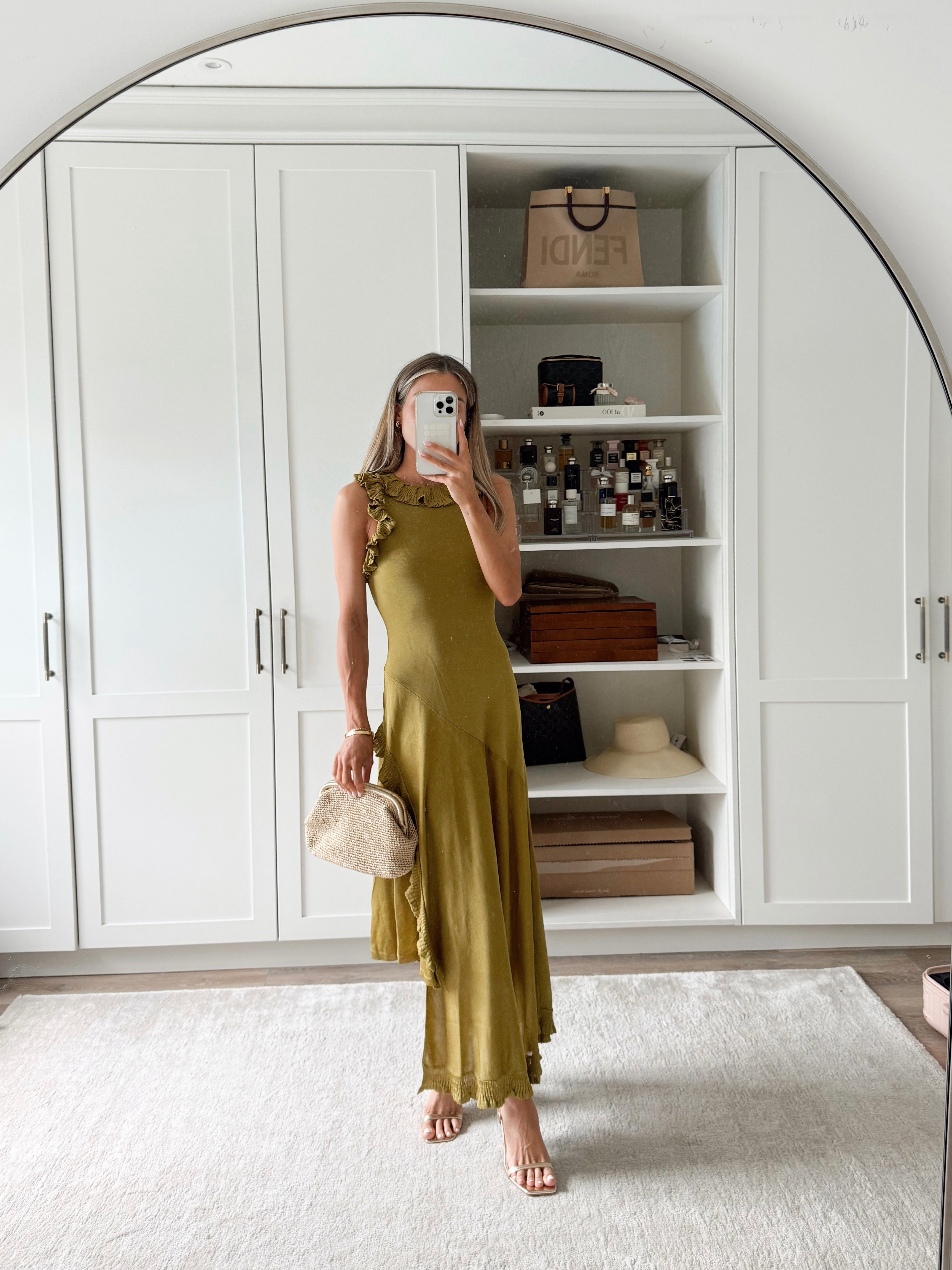 Outfit details - 
Karen Millen Dress
Mango Bag
Asos Heels 

outfit l dress l bag l heels 

 