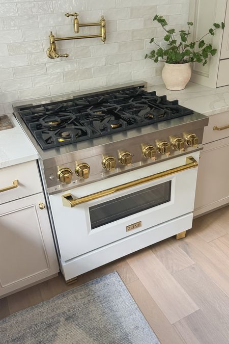 My ZLine kitchen appliances are on sale at @lowes right now during their Memorial Day Doorbusters! My range is 10% off! This is the matte white and Polished Gold #ad #lowespartner



#LTKstyletip #LTKsalealert #LTKhome