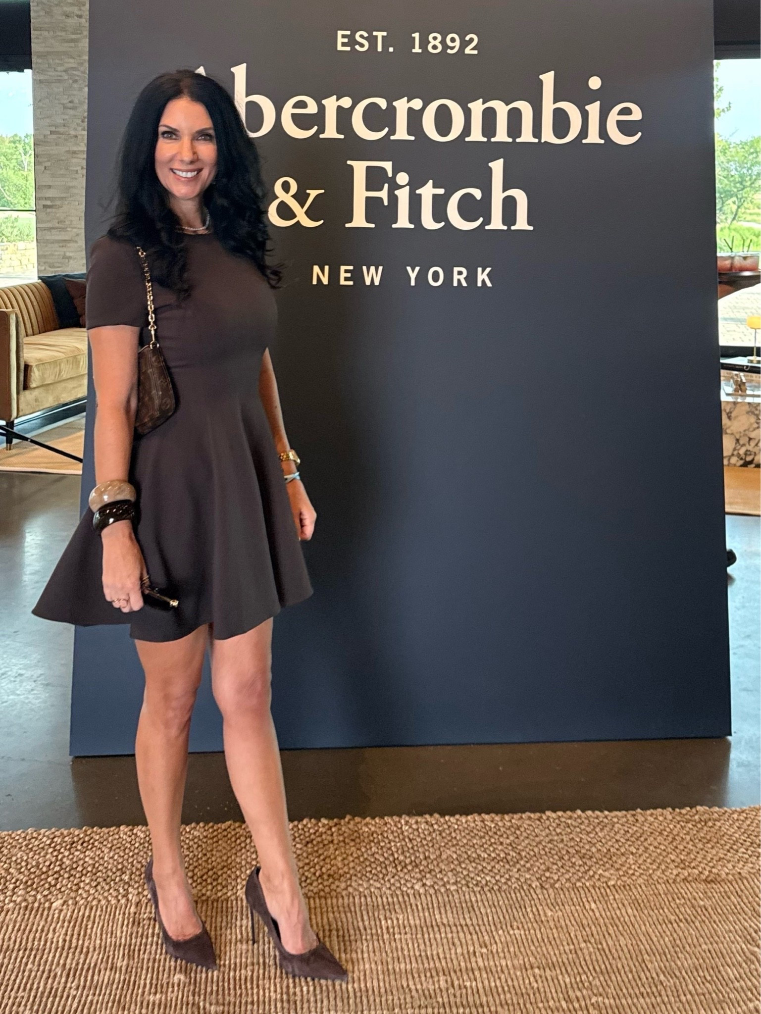Chocolate brown🤎🤎
Such a cute dress! 
Fall fit