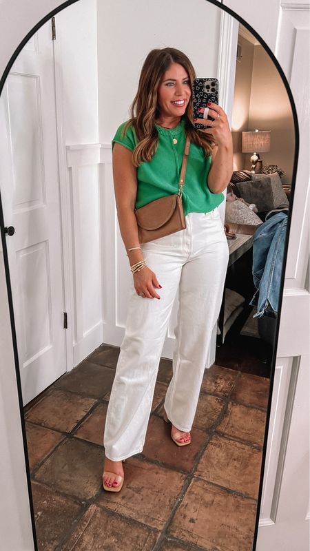 Cute outfit for spring.

This would work for a business casual office, a vacation dinner outfit and more 

Abercrombie jeans
Amazon sweater
NIsolo bag


#LTKsalealert #LTKfindsunder50 #LTKstyletip