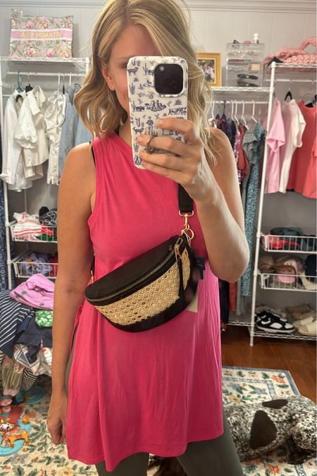 The softest active tunics from old navy! Love the tunic length and the pretty colors. I’m in size M.
And love this $20 summer crossbody from Target! 


#LTKfindsunder50 #LTKfitness #LTKitbag