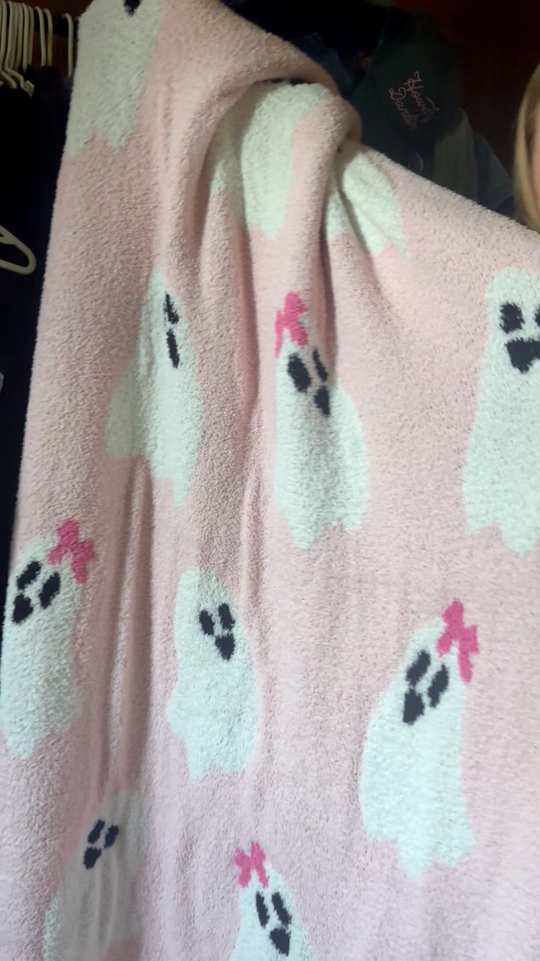 Halloween blanket, but make it girly 🩷👻 ✨

#LTKFallSale #LTKHome #LTKHalloween