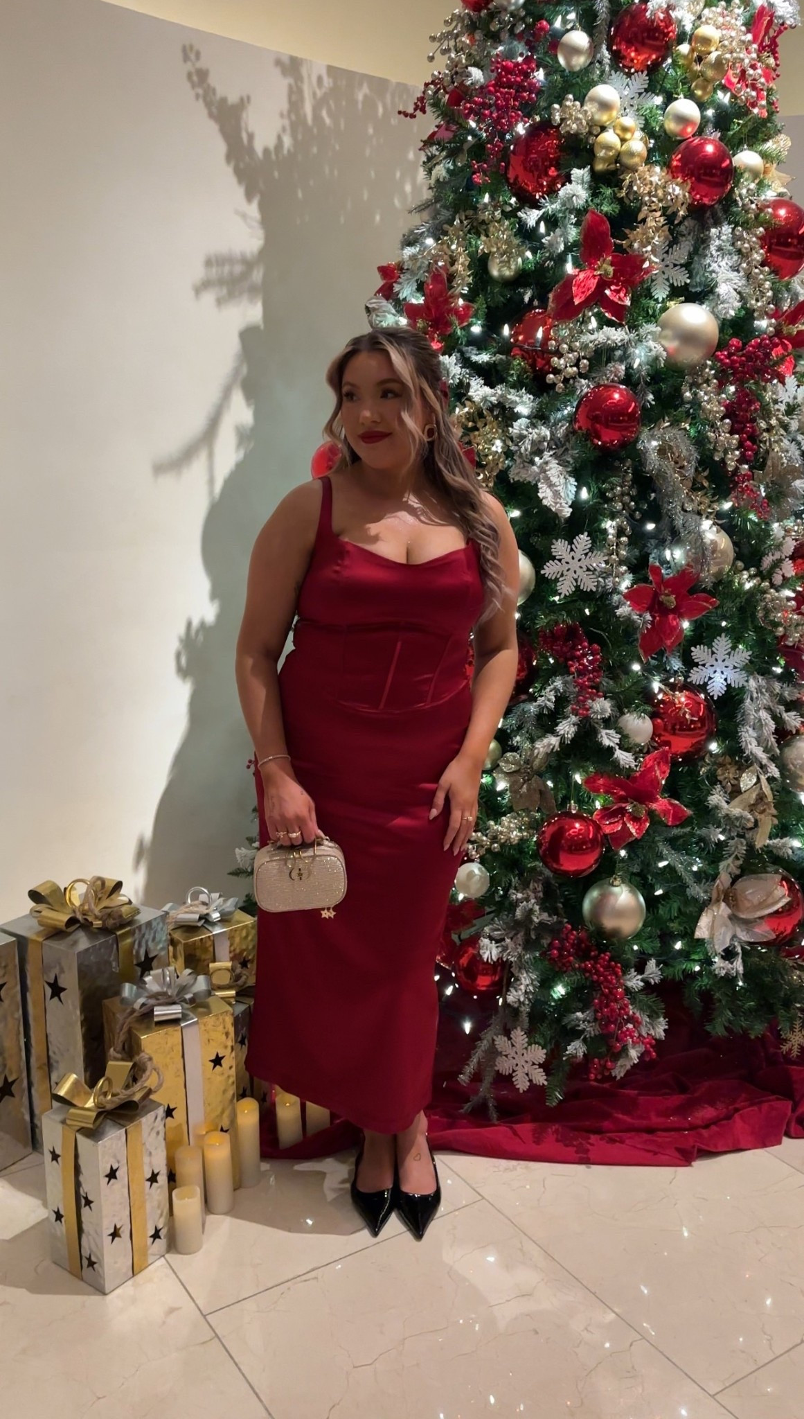 Red dress 

#LTKmidsize #LTKholiday #LTKgiftguide