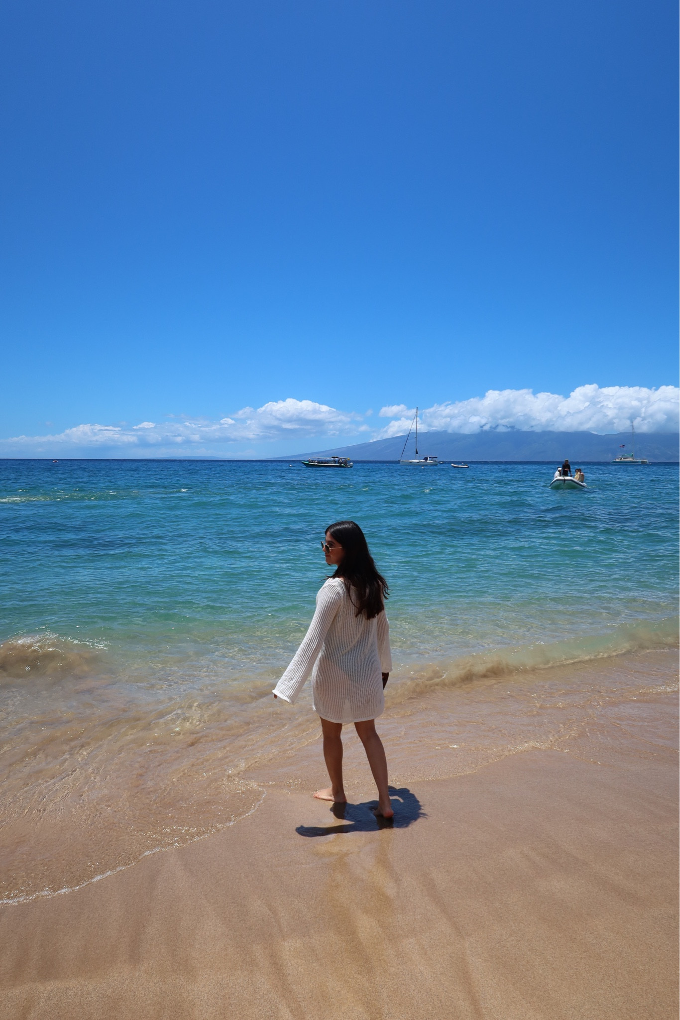 I bought this beach cover-up from Pull & Bear REF 3394/303 — I couldn’t find it anymore, so I added a similar option from H&M! 