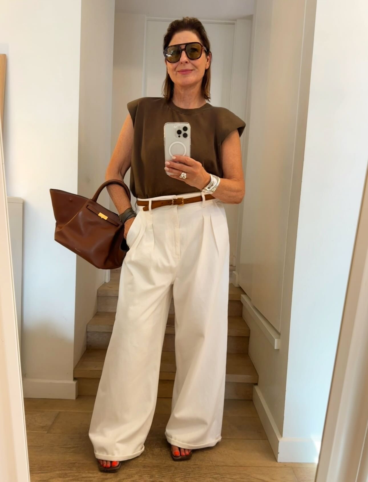 
This fabulous brown shoulder pad tee @hm is just the thing to joosh up my wardrobe! 
Great colour , slouchy cut and shoulder pads = FiFi approved. 

I’ve styled it with one of my favorite white jeans ( witchery!) davidjones ( last winter) , back with all of my chic brown accessories: bag, shoes & belt . It works , easy ! 

Remember white jeans work in summer and winter - with a grey peacoat , with a trench , a denim shacket and always with knits ! Swipez vous 👉👉
Now you can steal my style & lots of white jeans luxe to less ! 

#LTKaustralia #LTKsummer #LTKover50style