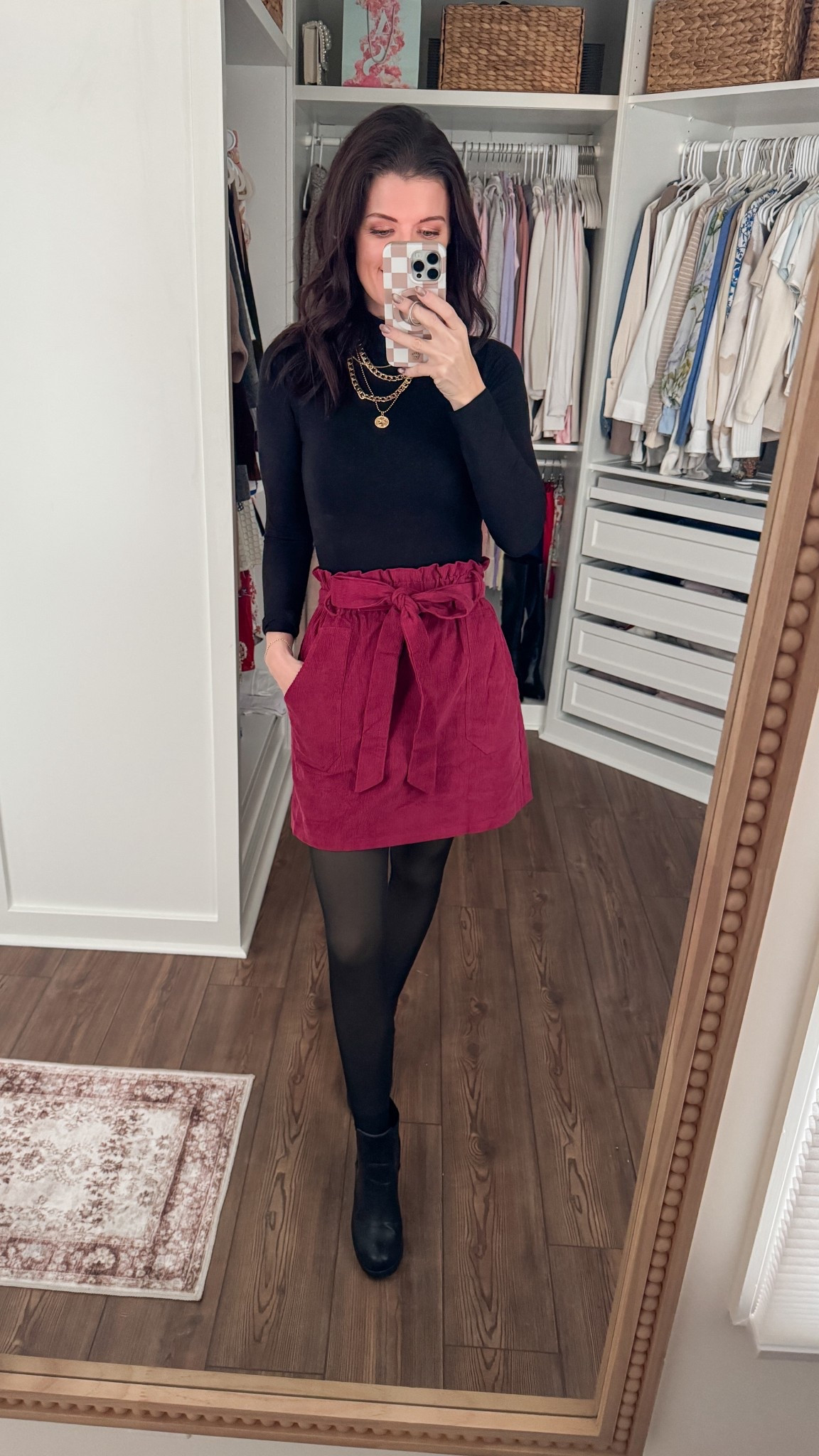 5’7 | 130
Bodysuit: Small
Skirt: Small

#LTKSeasonal #LTKFindsUnder50 #LTKWorkwear