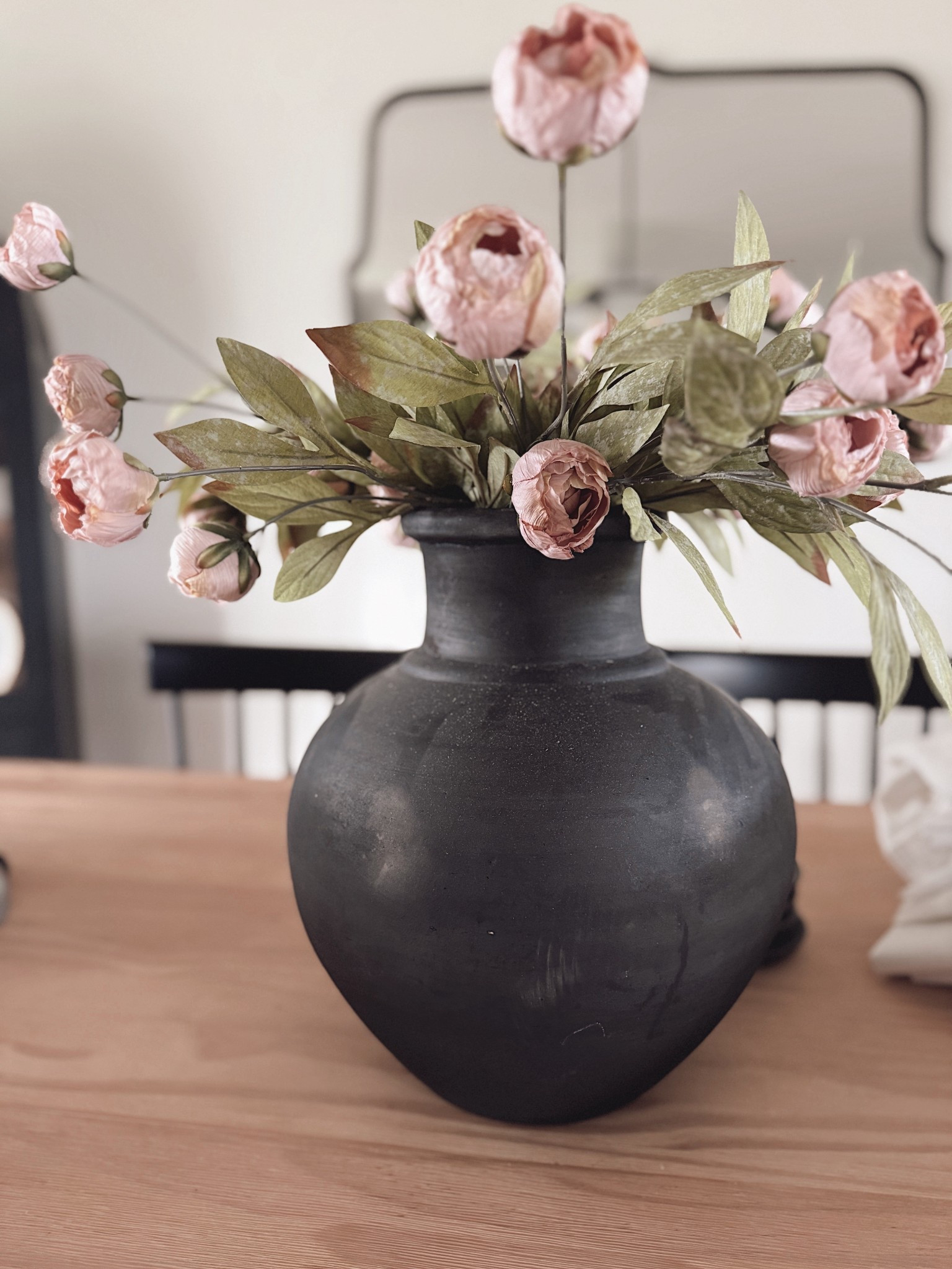 Moody neutrals I’ll never get tired of 🤍 This matte black vase paired with dried peonies is the perfect soft transition into fall.

#LTKHome #VaseStyling #FallDecor #DriedFlorals #NeutralDecor #EntrywayStyle #HomeInspo #TransitionalDecor