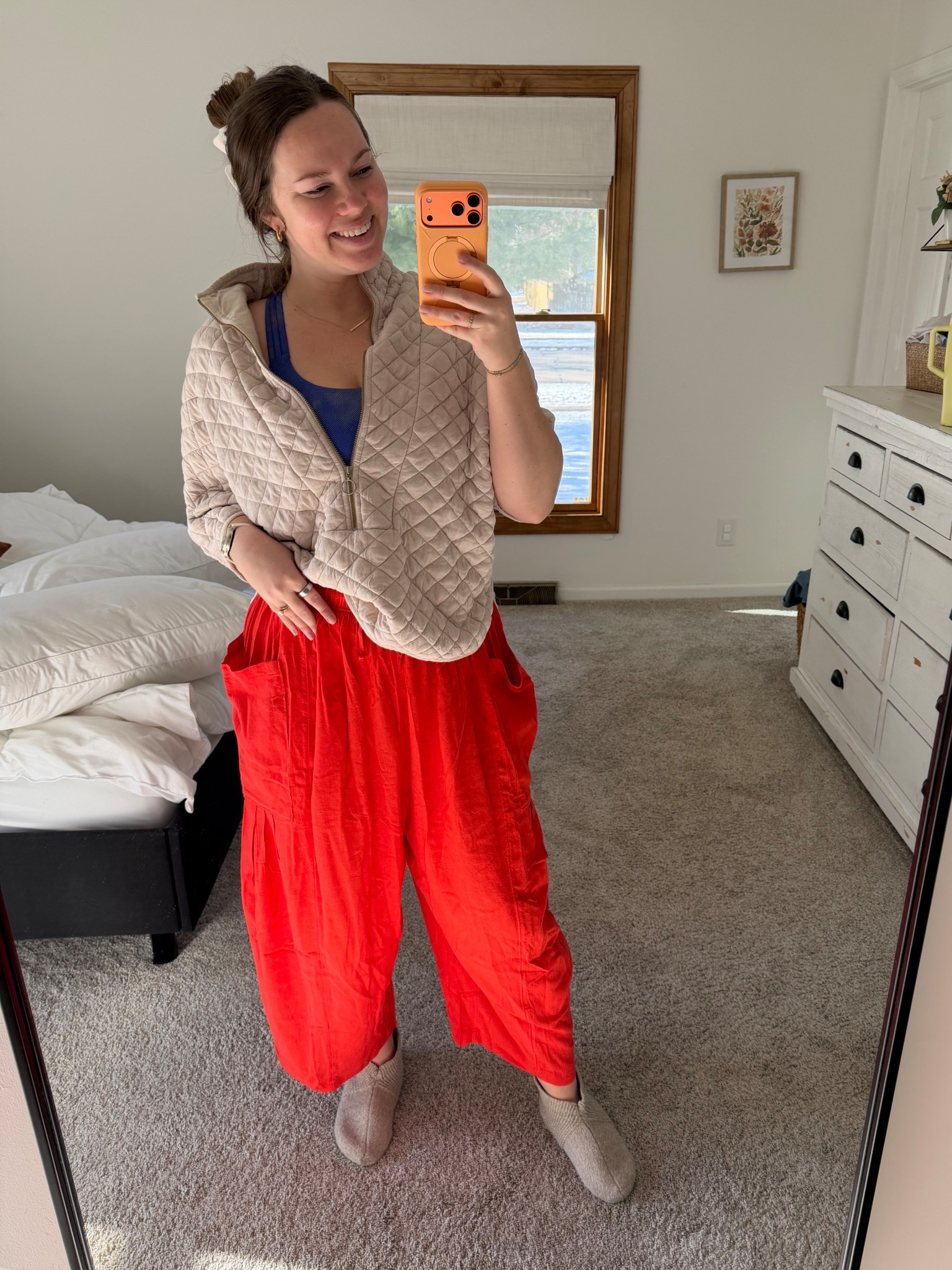 These pants are a staple in my SAHM wardrobe & they are a perfect blend of coral, geranium & orange in the Autumn color palette 🙌🏻❤️🍁 Sports bra is a perfect match for heliotrope too! 

Tunic is from the brand Hello Nite I got from a local boutique 😋 

#LTKmomlife #LTKSeasonal #LTKootd
