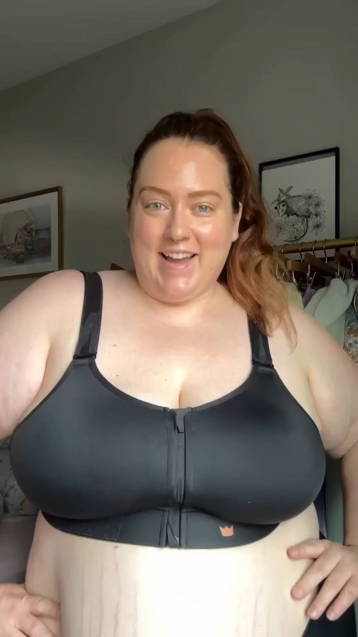 Comment KIMMY and I’ll send the bra to your inbox! This has been the best sports bra I’ve found if you have a larger bust and it fits plus sizes! I’m between their 4/5 but I prefer the 5 so there’s a bit more room. They use vanity sizing so check the size chart but as a 44G the 5 luxe fits me best. Follow for more plus size finds!