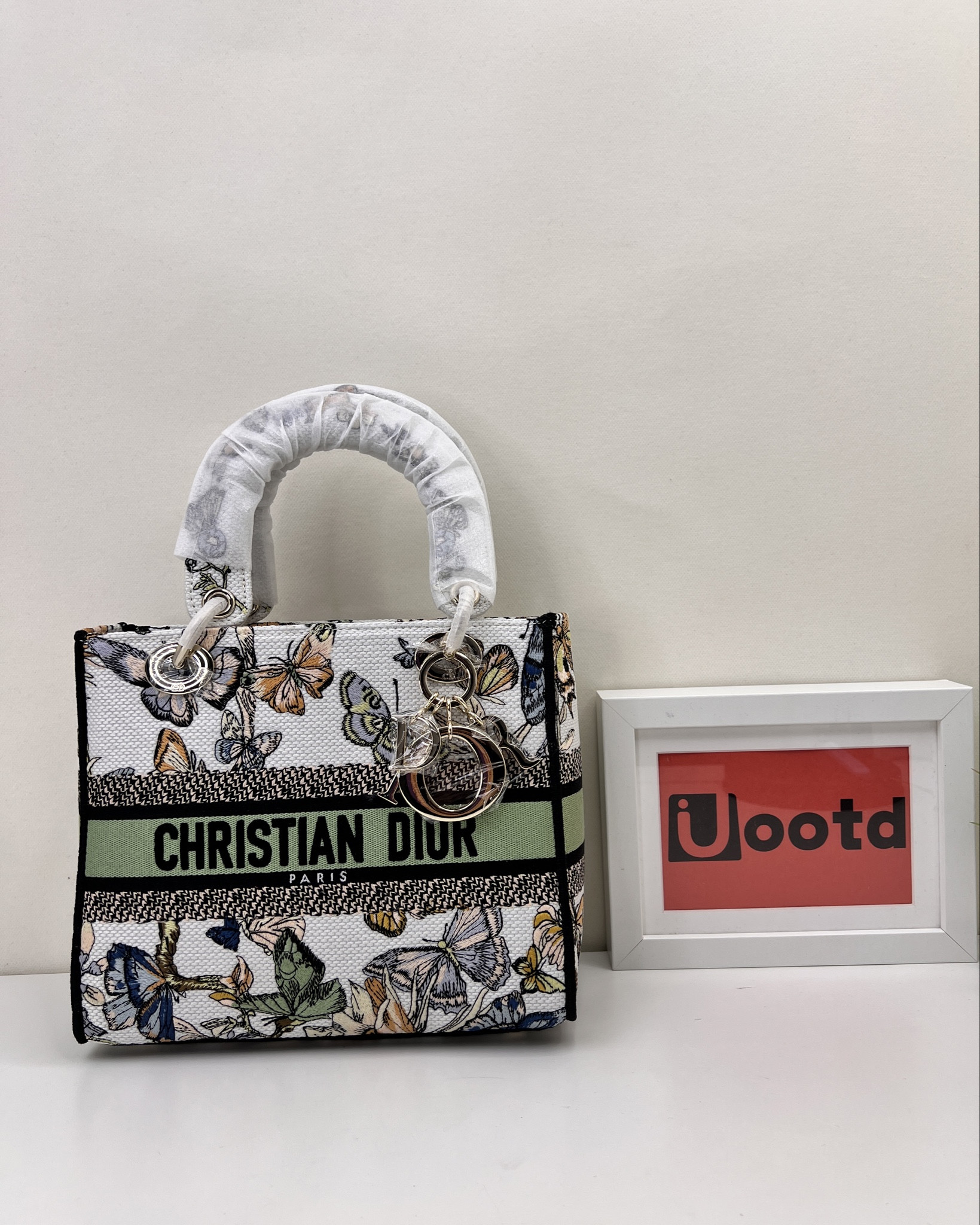 Dior midium lady bag D-lite bag best-selling bag mid-size bag 

#LTKfitness #LTKtravel #LTKworkwear