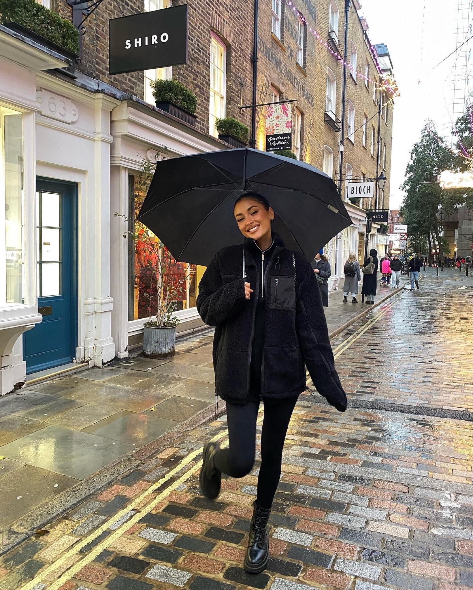 Cosiest Borg jacket on sale!

#LTKCyberweek #LTKSeasonal #LTKsalealert